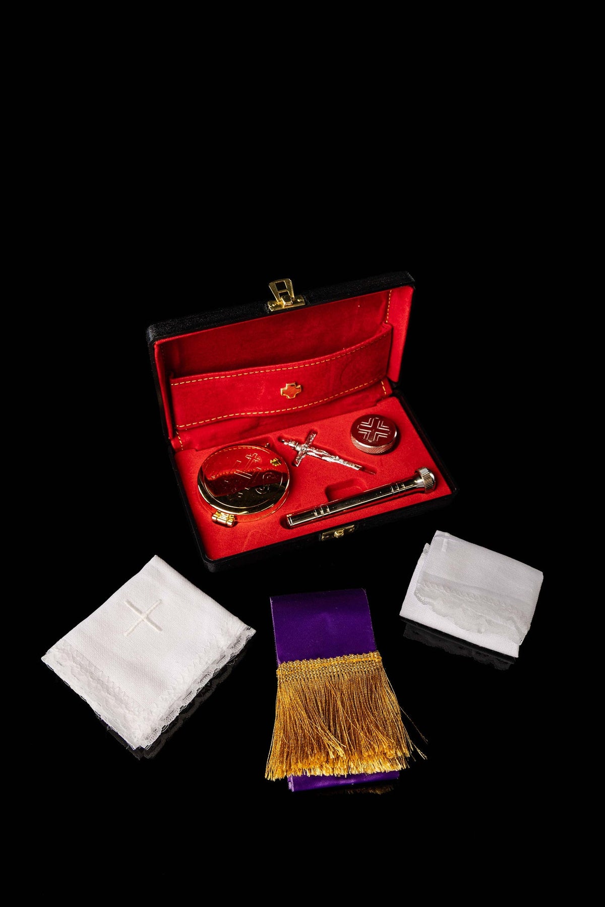 Borsa con dotazione liturgica in custodia rigida