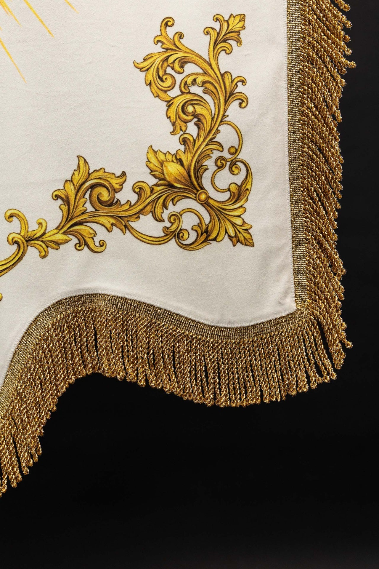 Stendardo liturgico stampato fronte-retro con il Sacro Cuore di Gesù e il cristogramma IHS