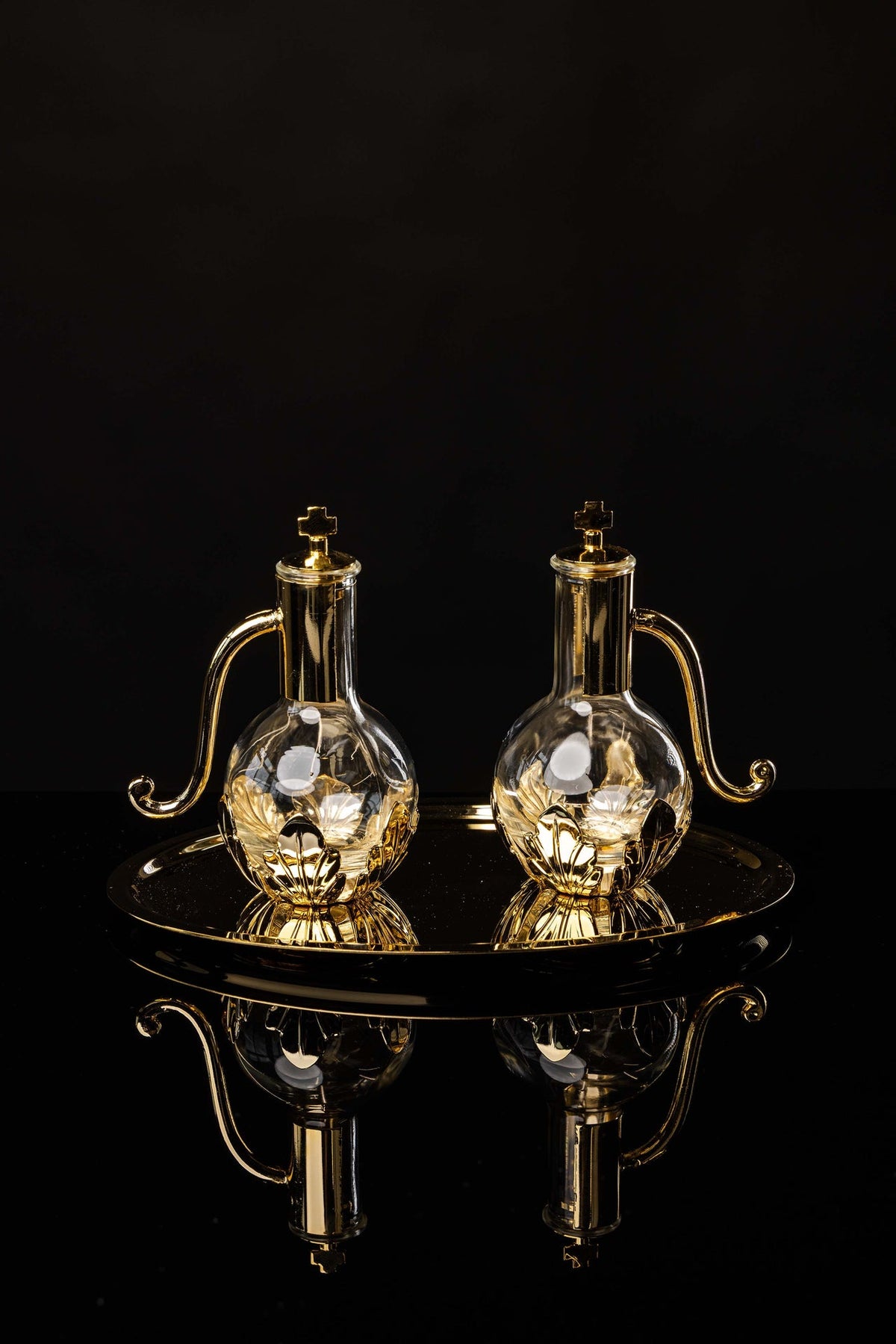 Ampolline liturgiche con vassoio in ottone placcato oro