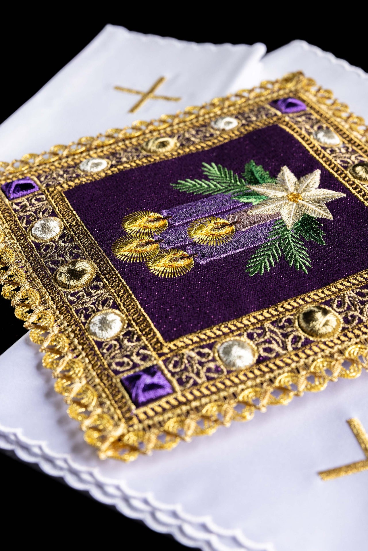 Servizio da Messa Ricamato per l’Avvento