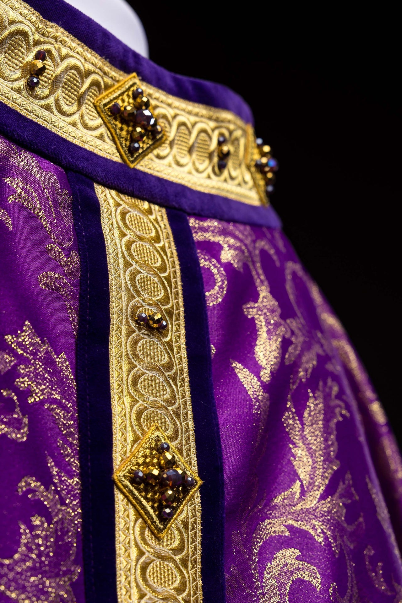 Casula realizzata a mano con pietre naturali Collezione Handmade 7003