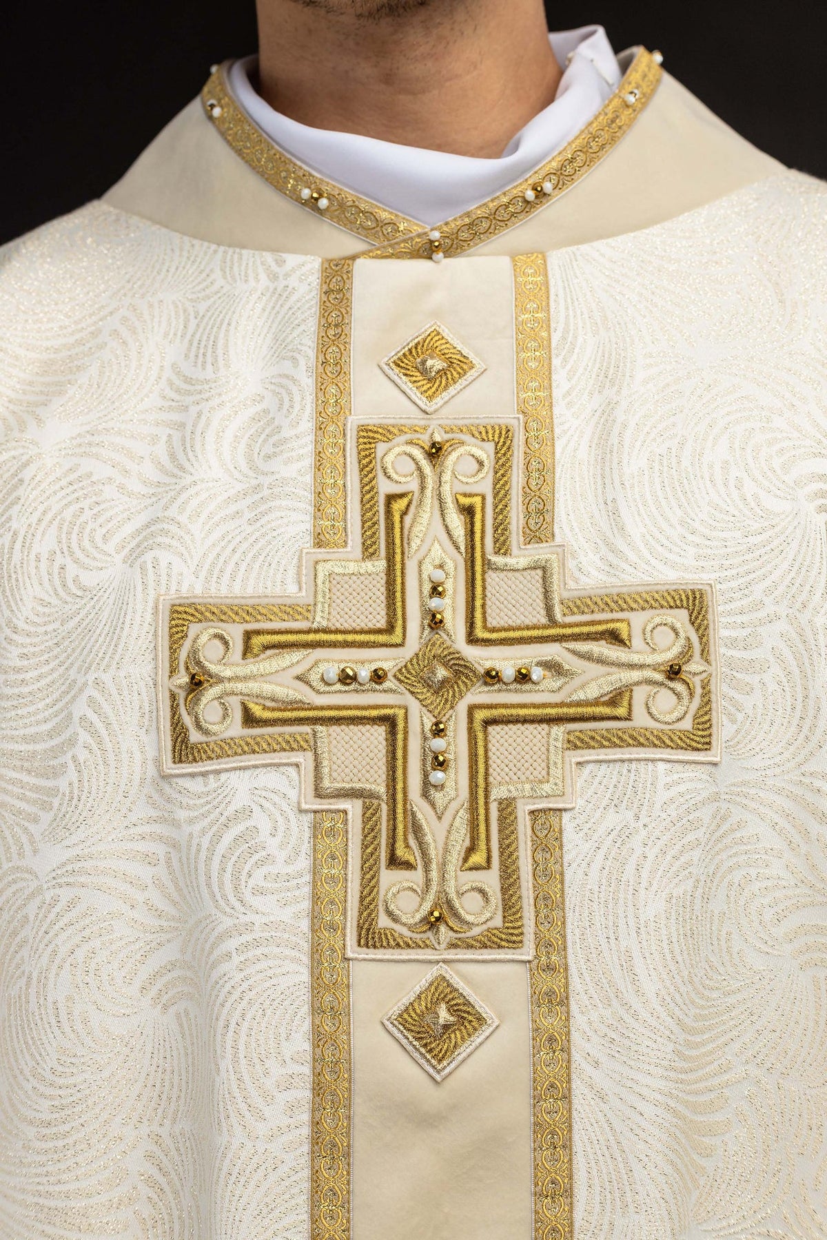 Casula con croce ricamata e pietre naturali, Handmade 7012