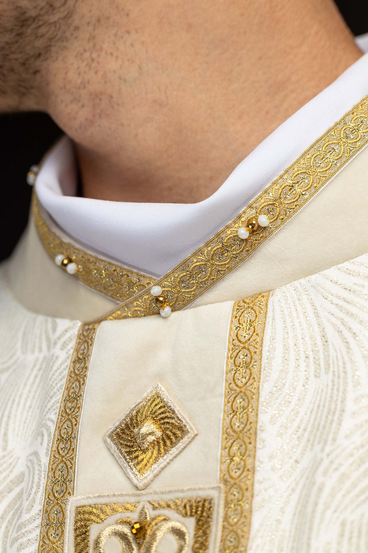 Casula con croce ricamata e pietre naturali, Handmade 7012