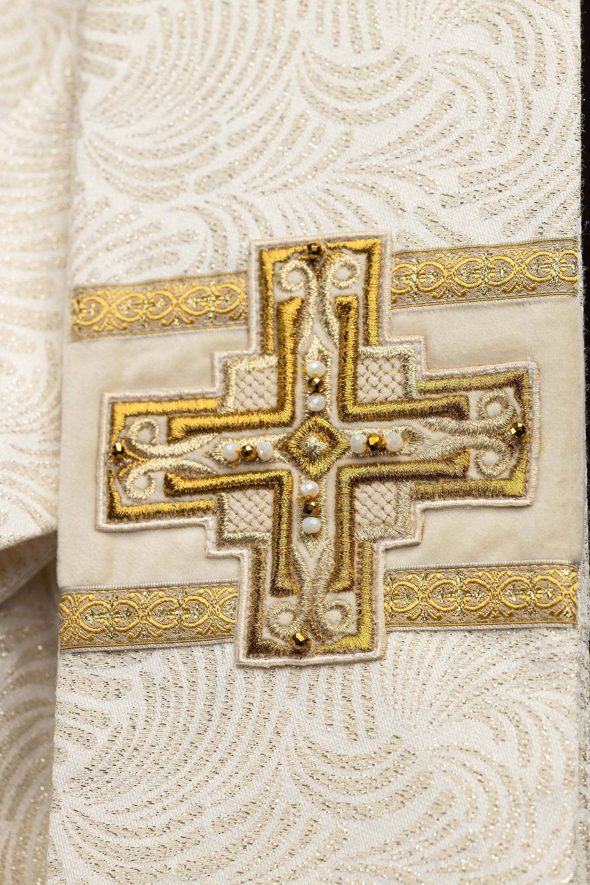 Casula con croce ricamata e pietre naturali, Handmade 7012