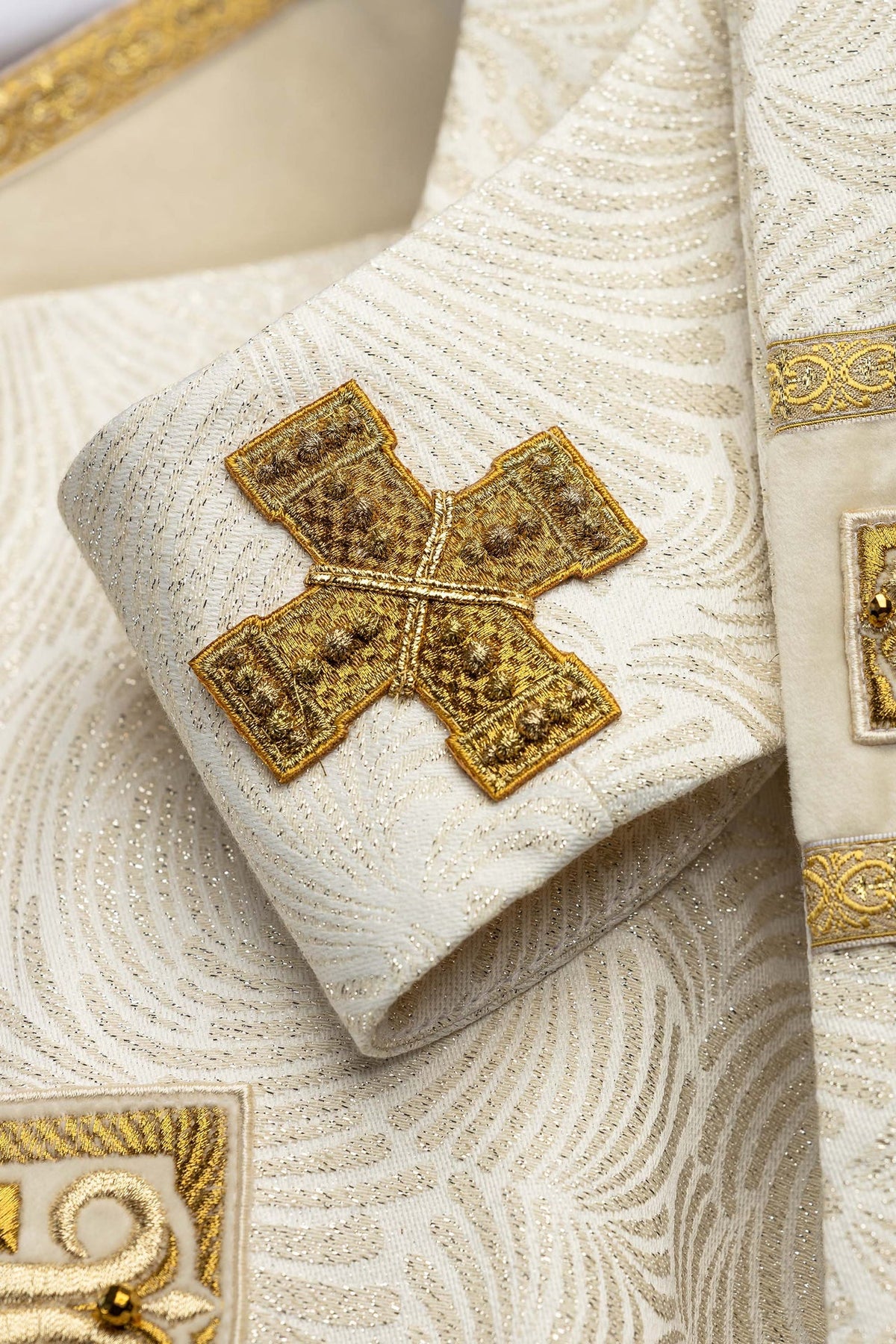 Casula con croce ricamata e pietre naturali, Handmade 7012
