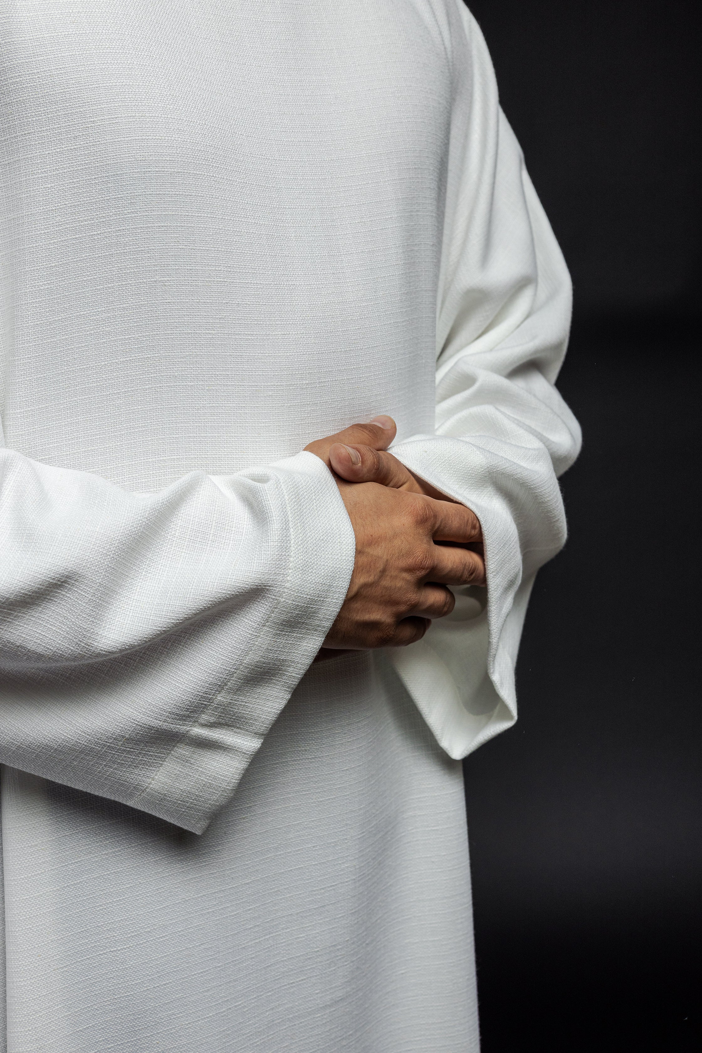 Camice da sacerdote in lino bianco, realizzato in tessuto a trama naturale