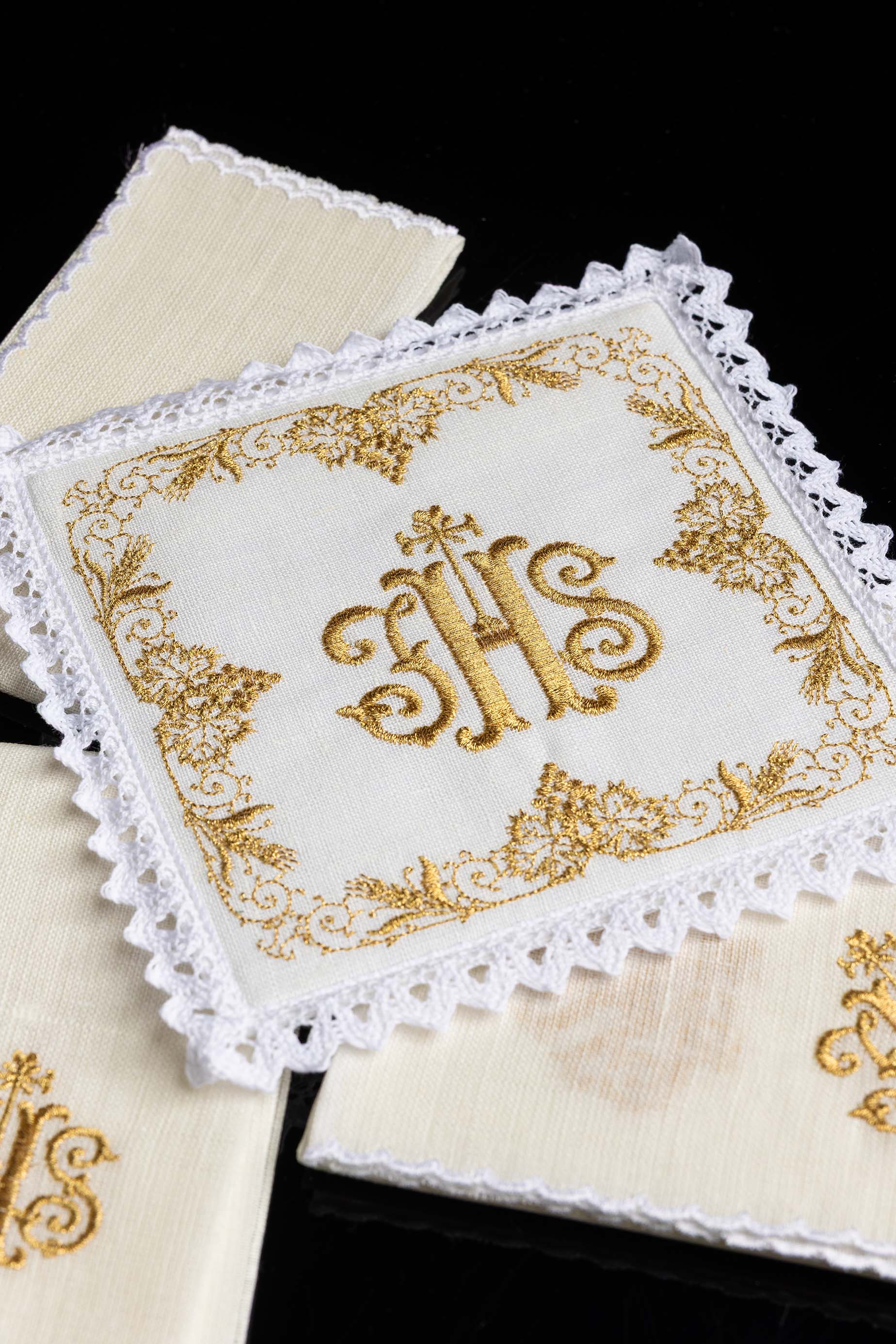 Servizio da altare lino simbolo IHS