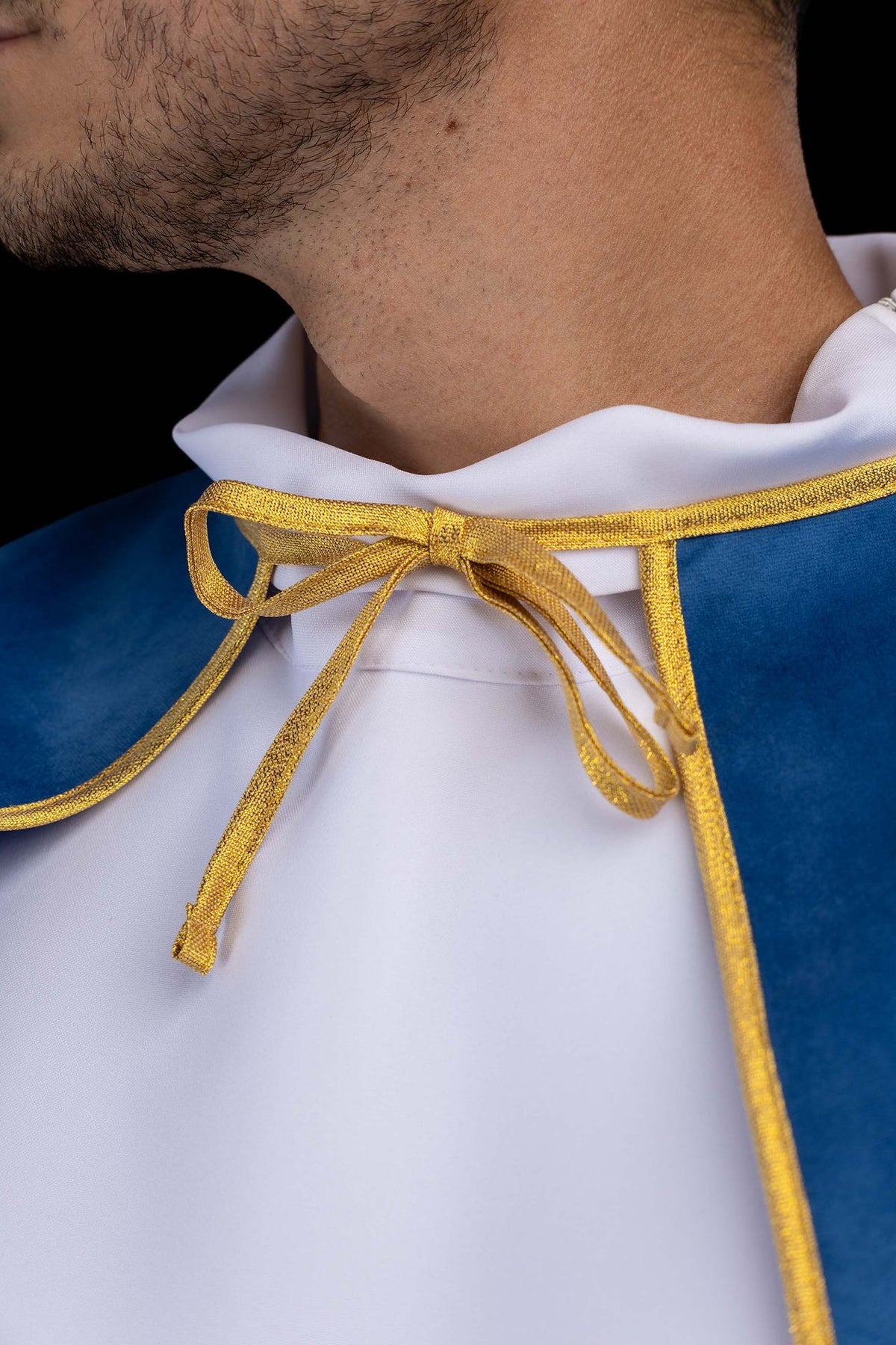 Mantellina da ministrante in velluto blu con bordo dorato