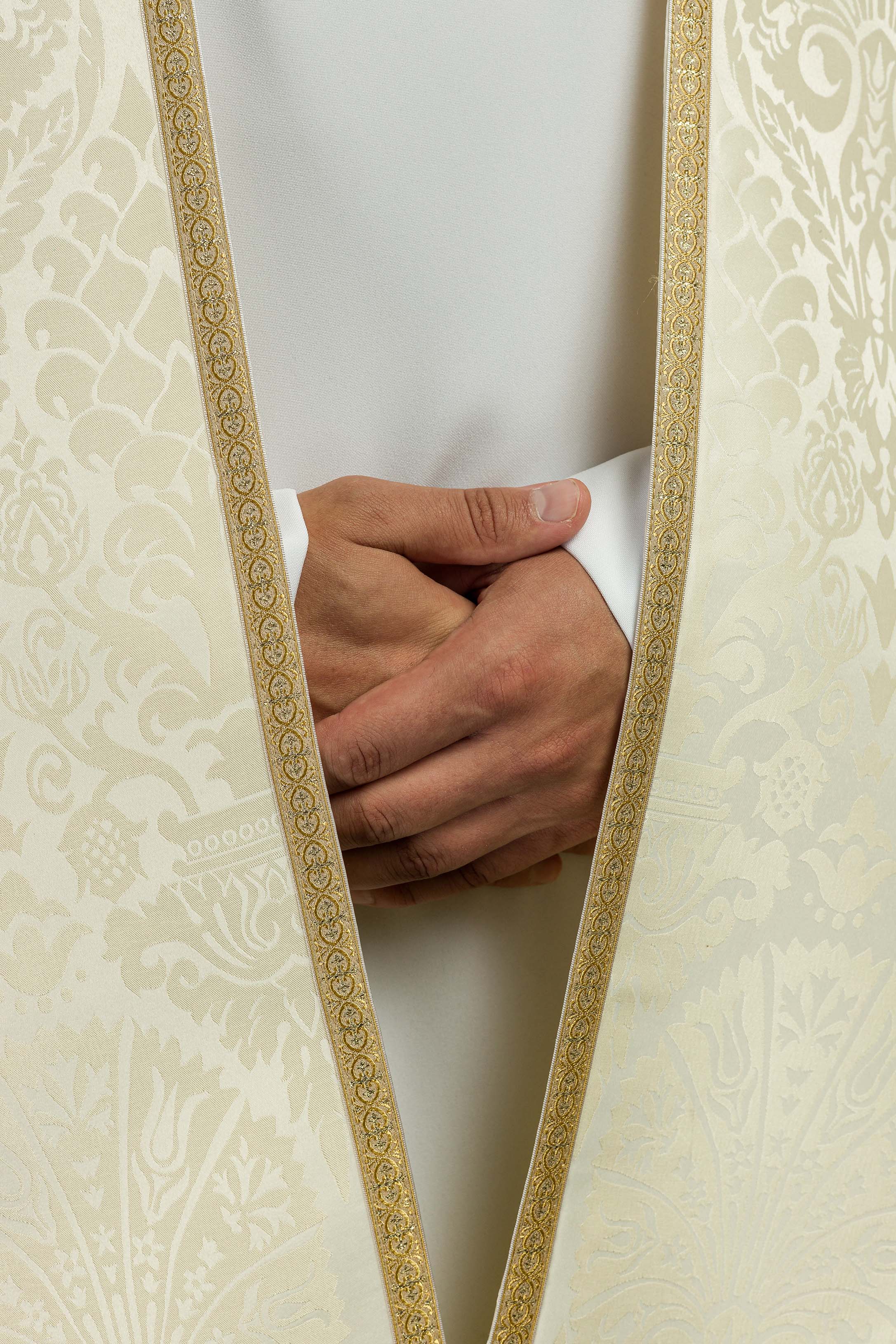 Piviale romana in jacquard liscia color ecru