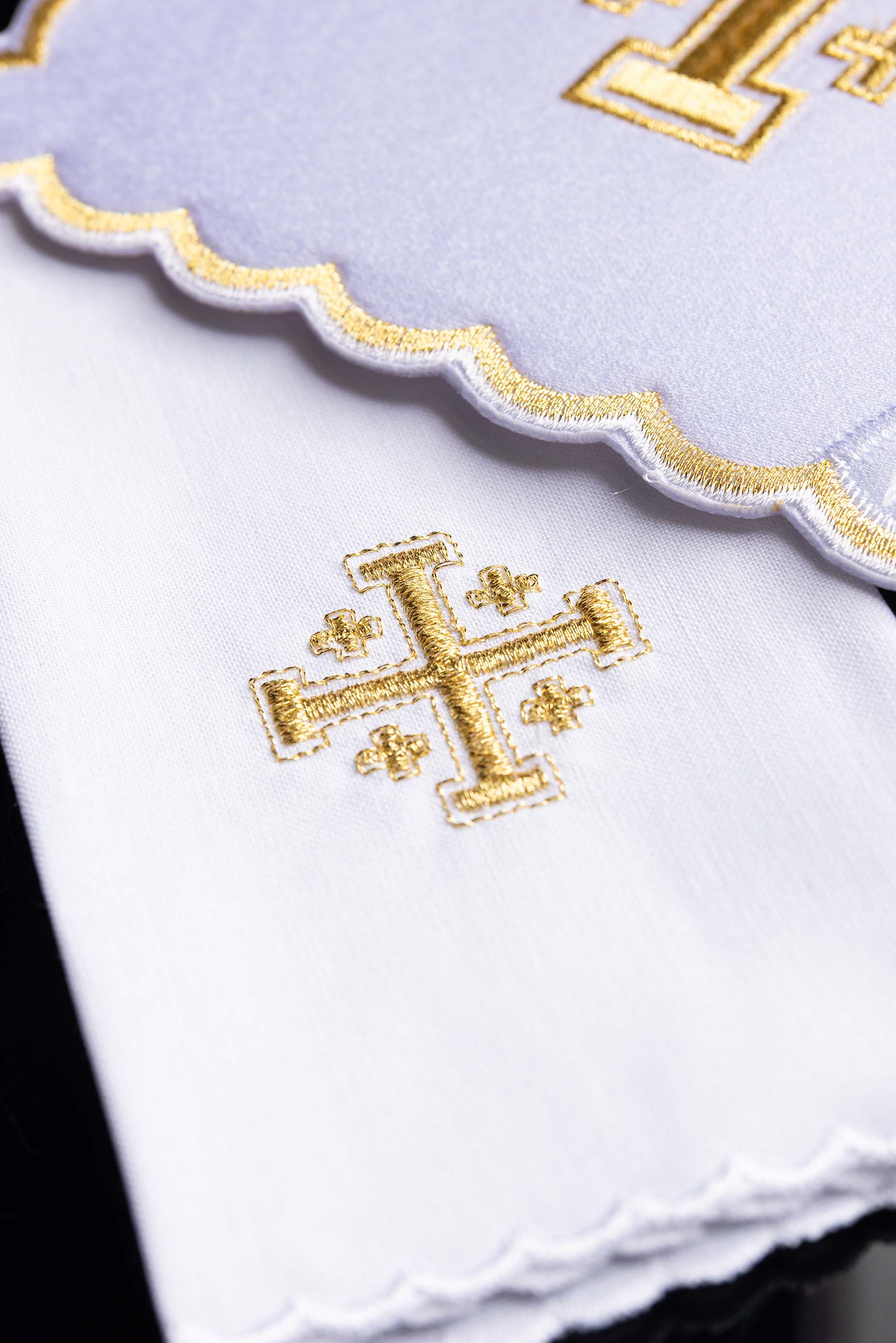 Servizio da Messa bianco con ricamo croce