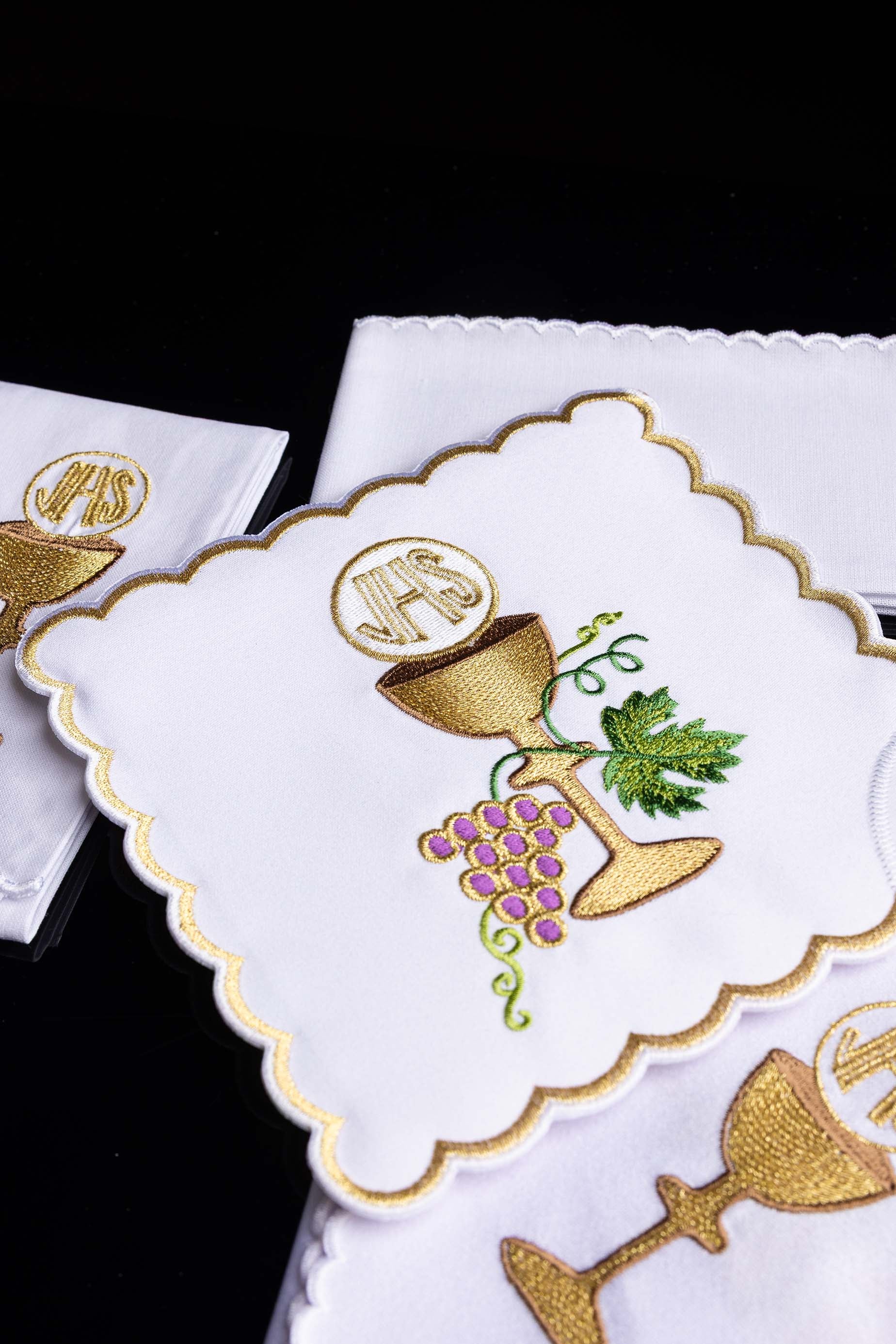 Servizio Messa ricamata con motivo di Calice