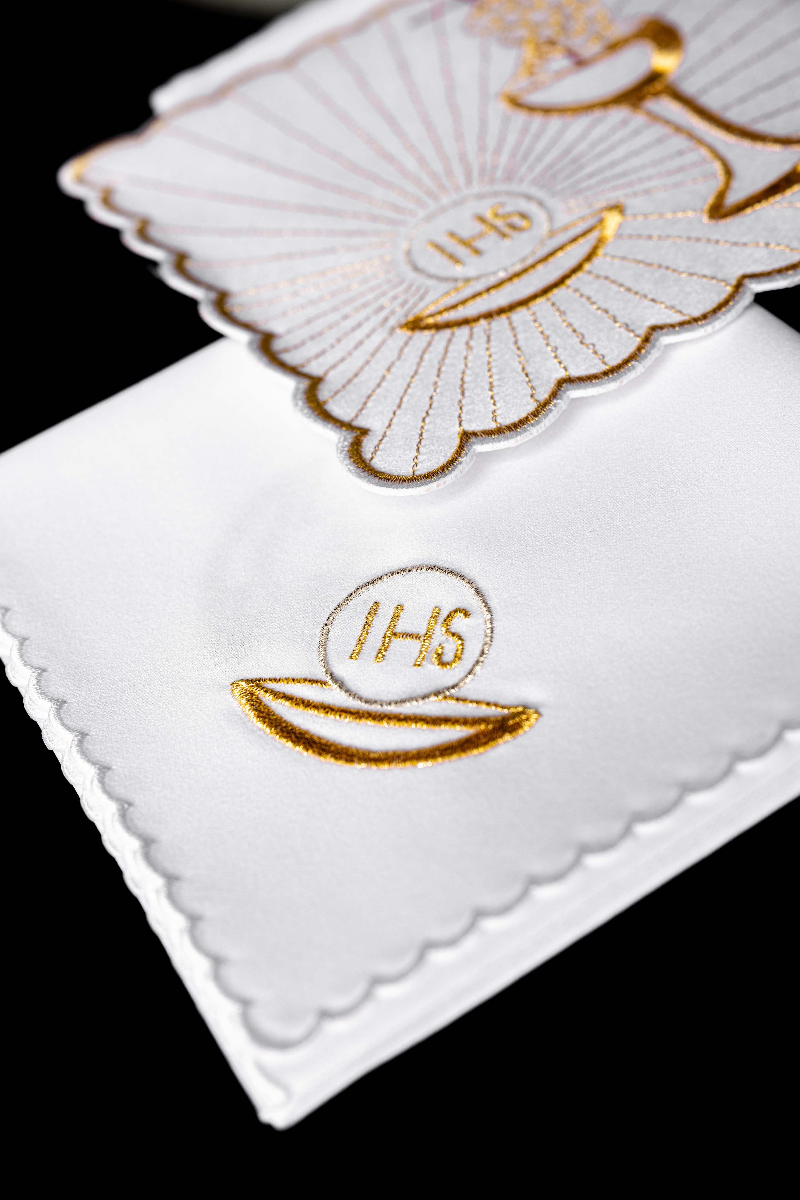 Servizio da Messa in lino con ricamo Eucaristico