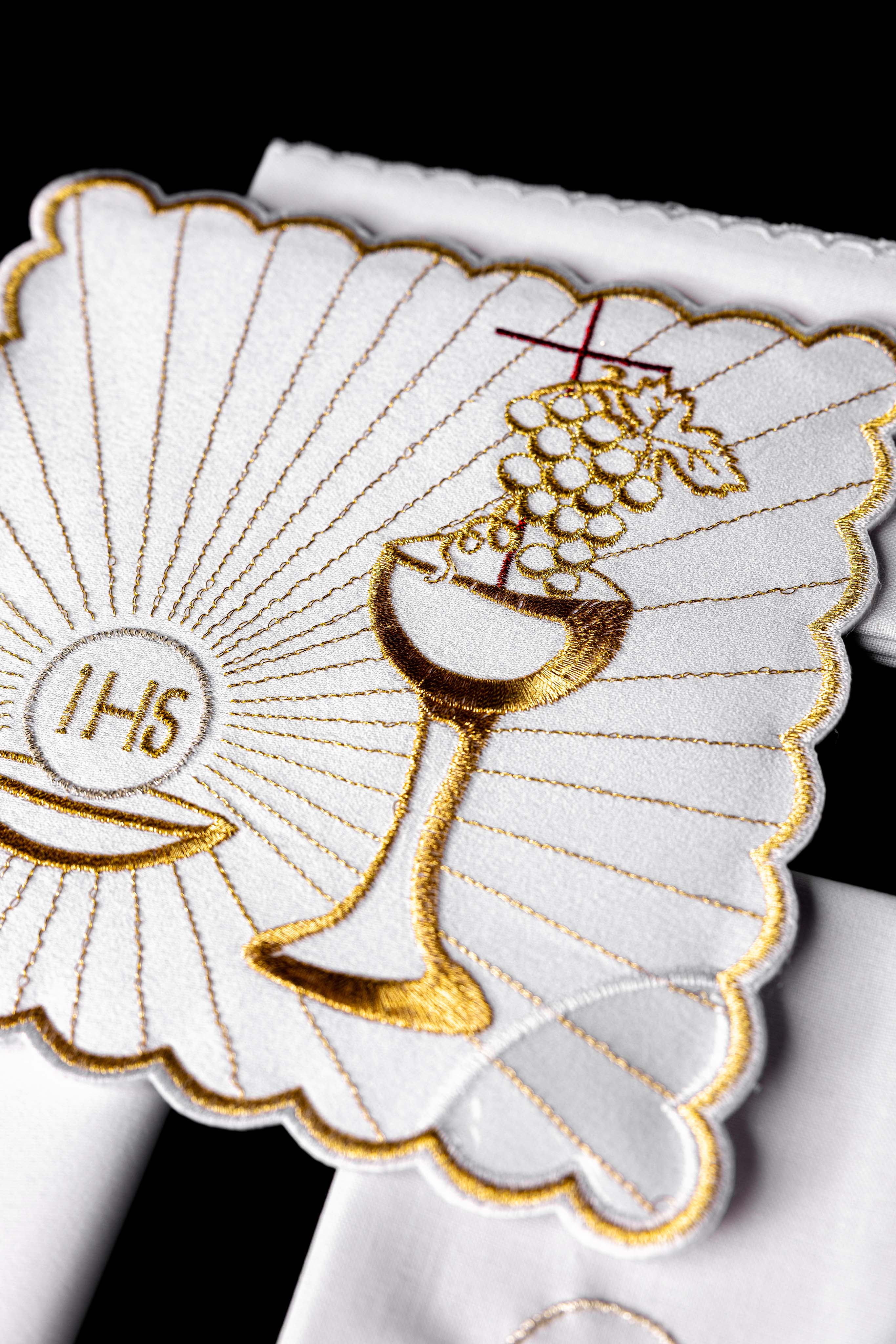 Servizio da Messa in lino con ricamo Eucaristico