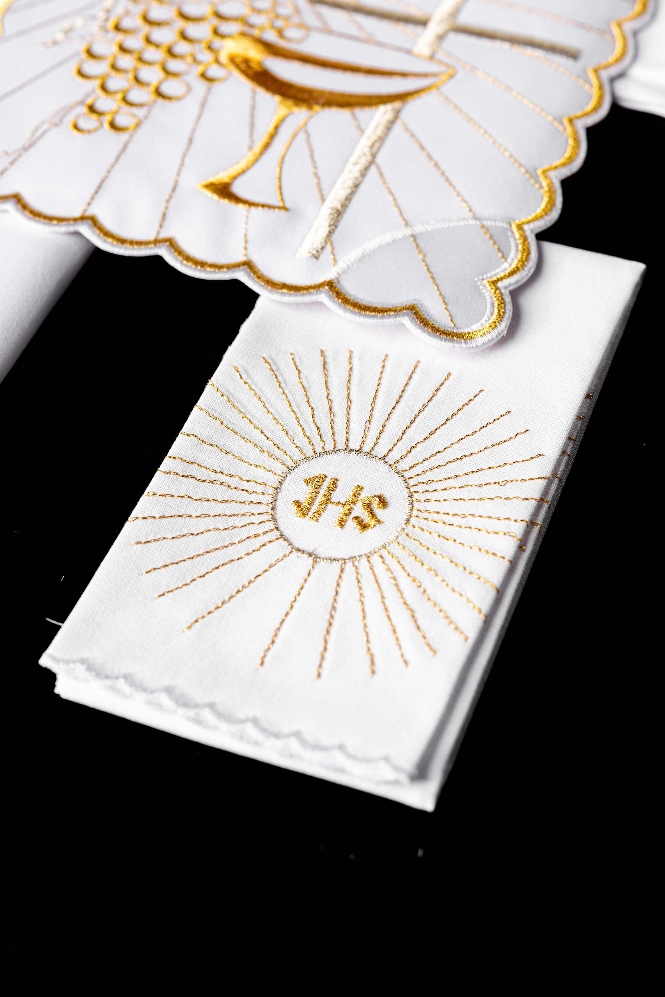 Servizio Messa con ricamo d'oro Calice e Croce