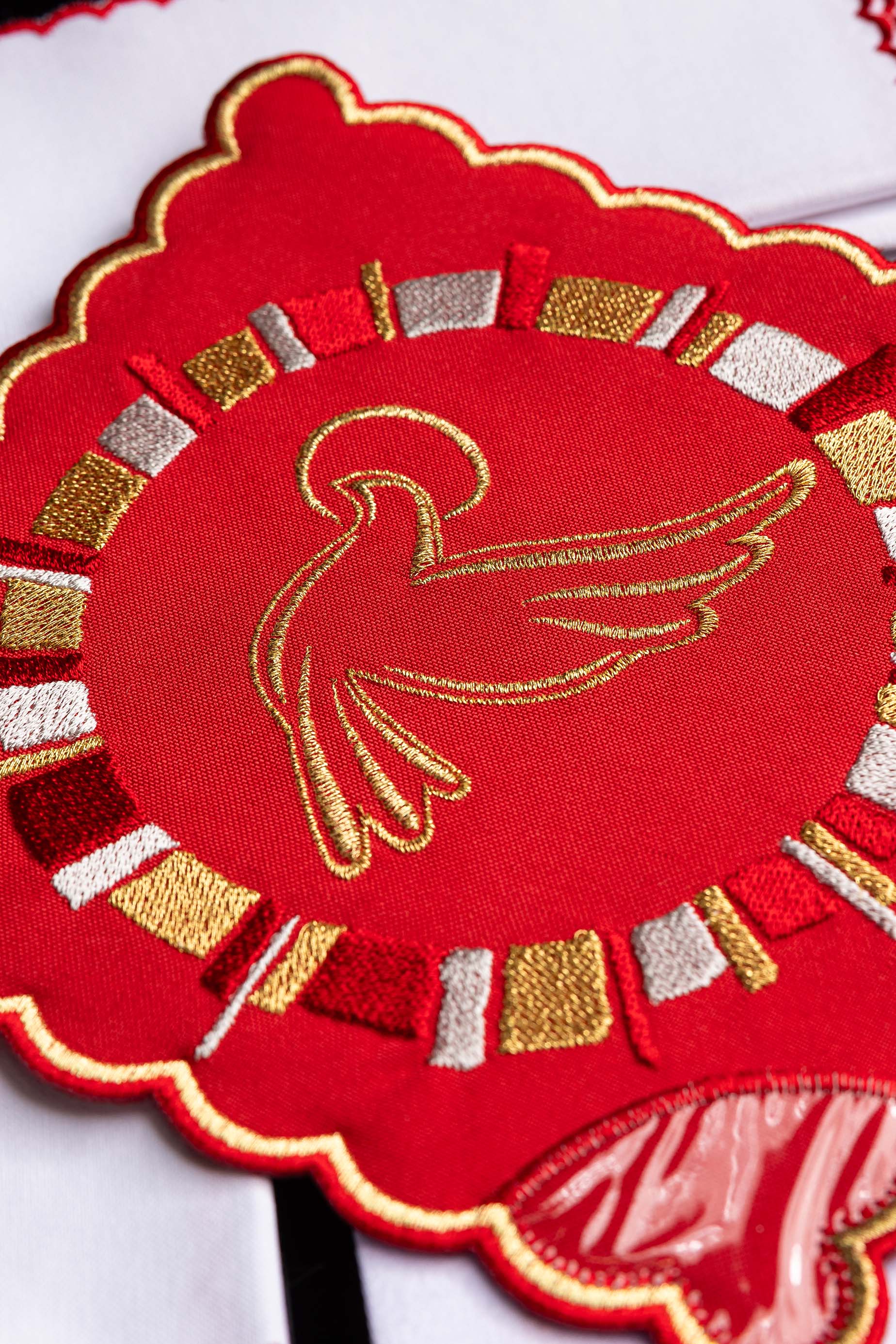 Biancheria calice rossa con ricamo Spirito Santo