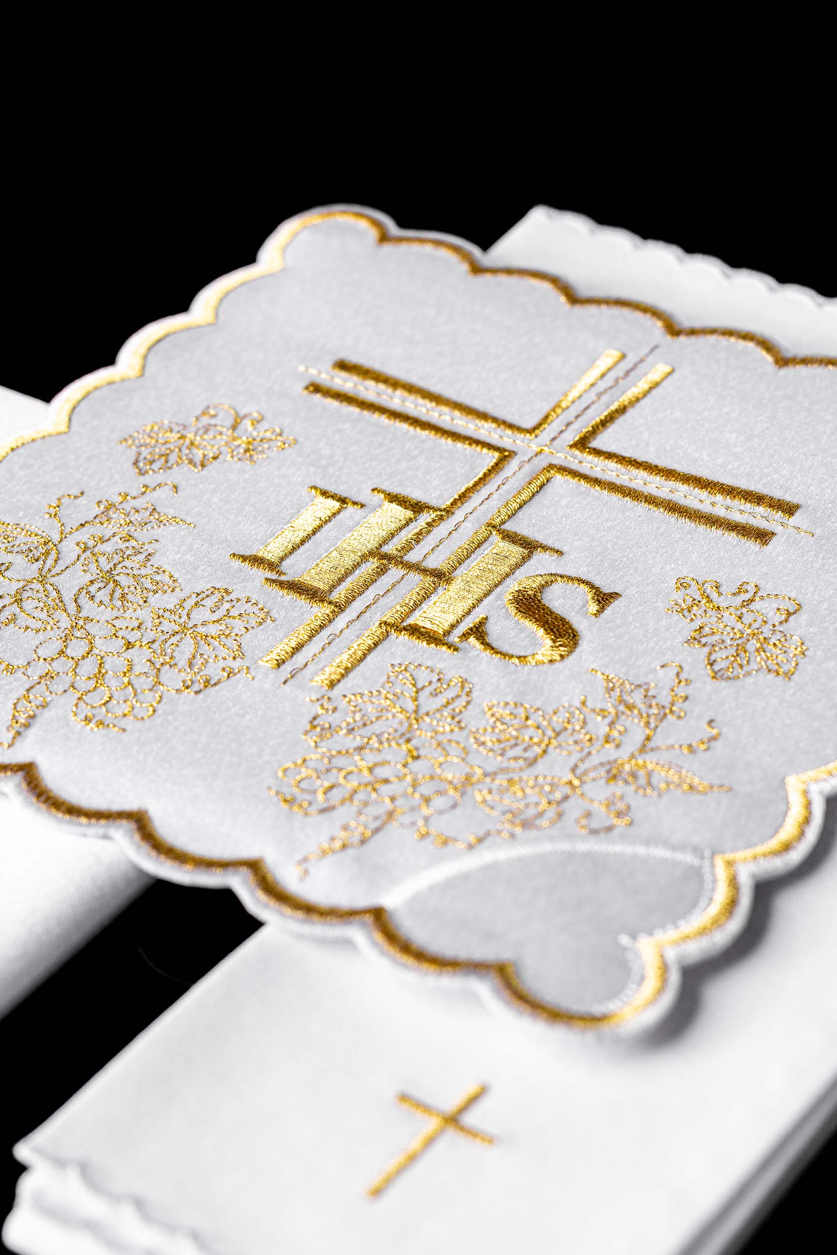 Servizio Messa delicato ricamo d'oro