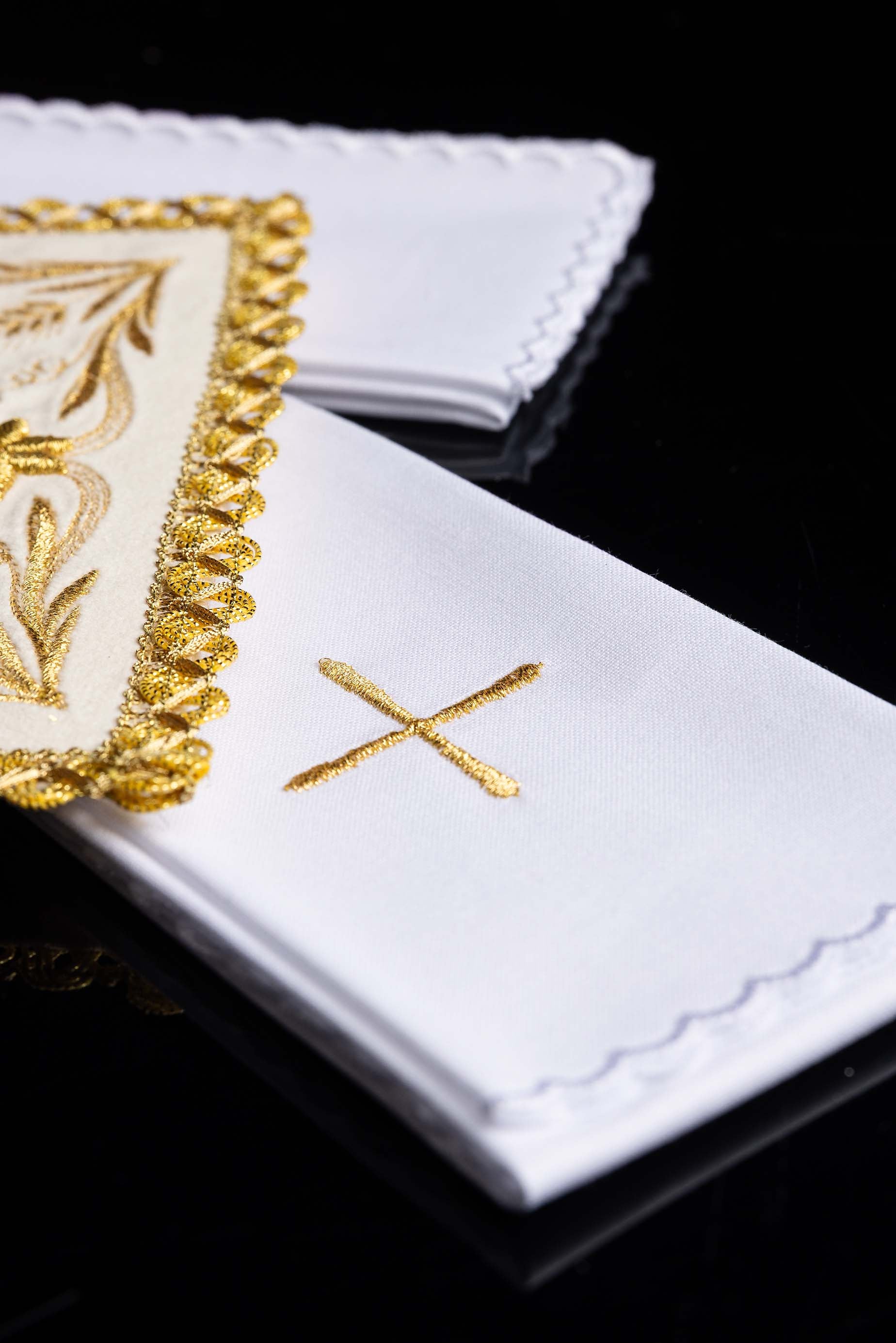 Servizio da Messa ricamato vellutato écru