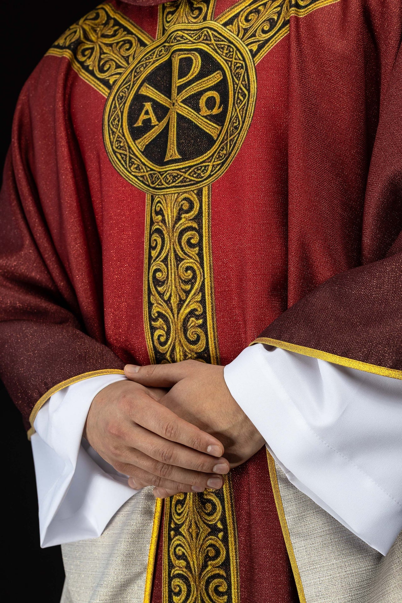 Ornat drukowany Pax czerwony z bogatym złotym zdobieniem - ORNATY.PL