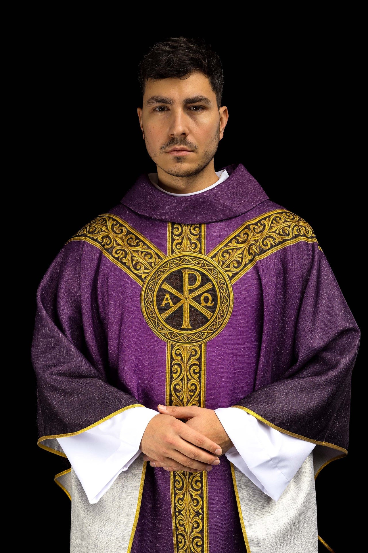 Casula stampata Pax viola con ricche decorazioni dorate