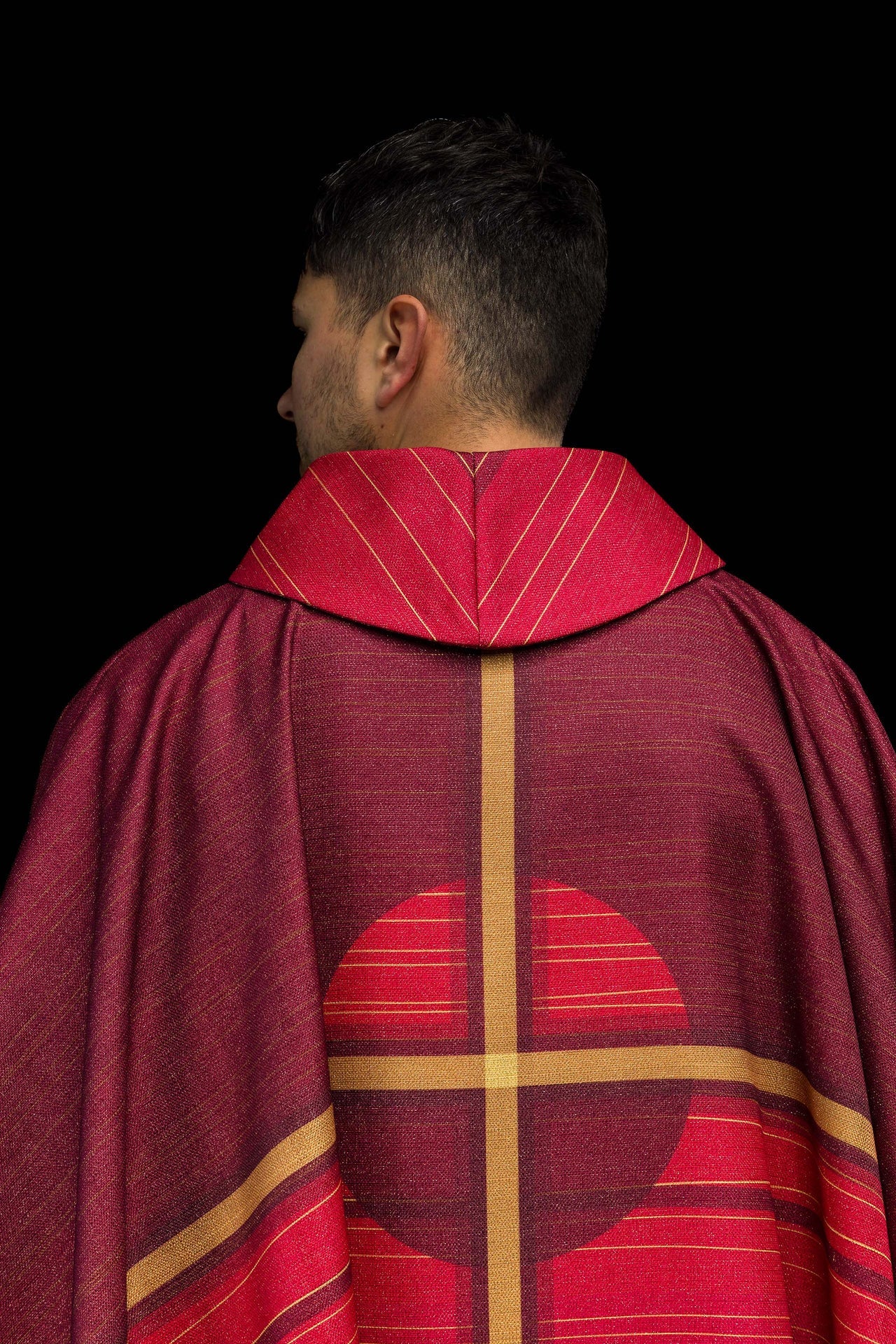 Casula stampata rossa con motivo della croce