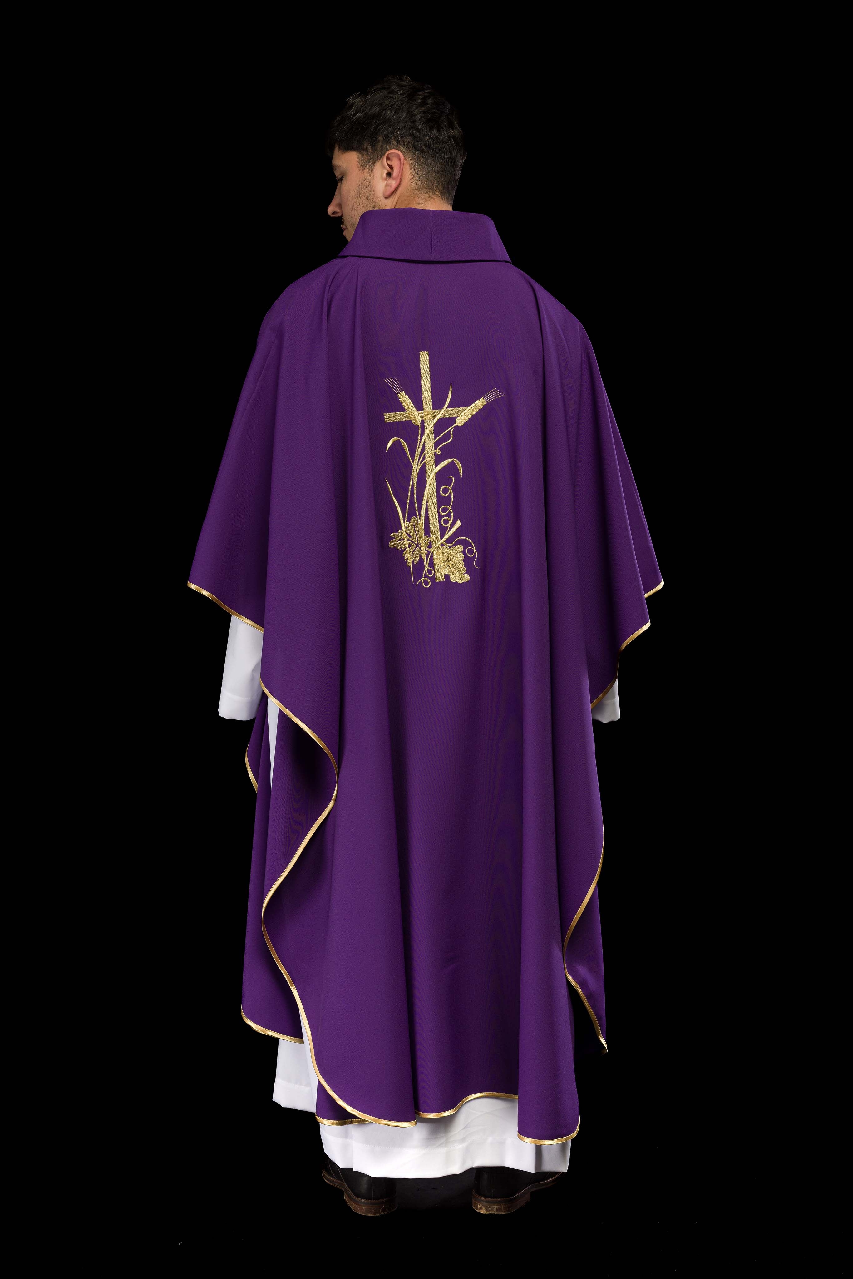Casula Viola con ricamo dorato della Croce