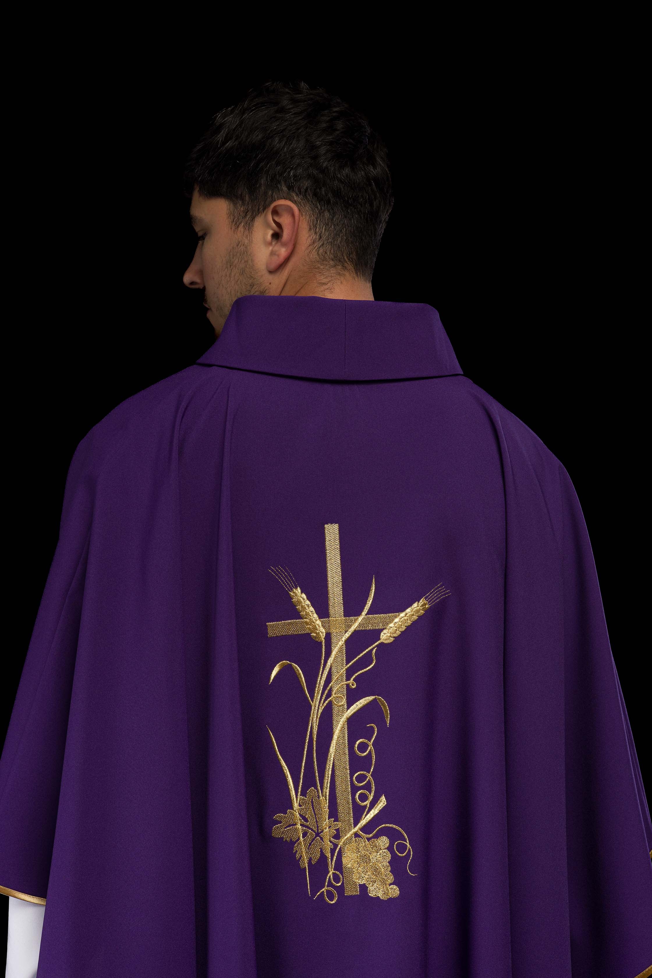 Casula Viola con ricamo dorato della Croce
