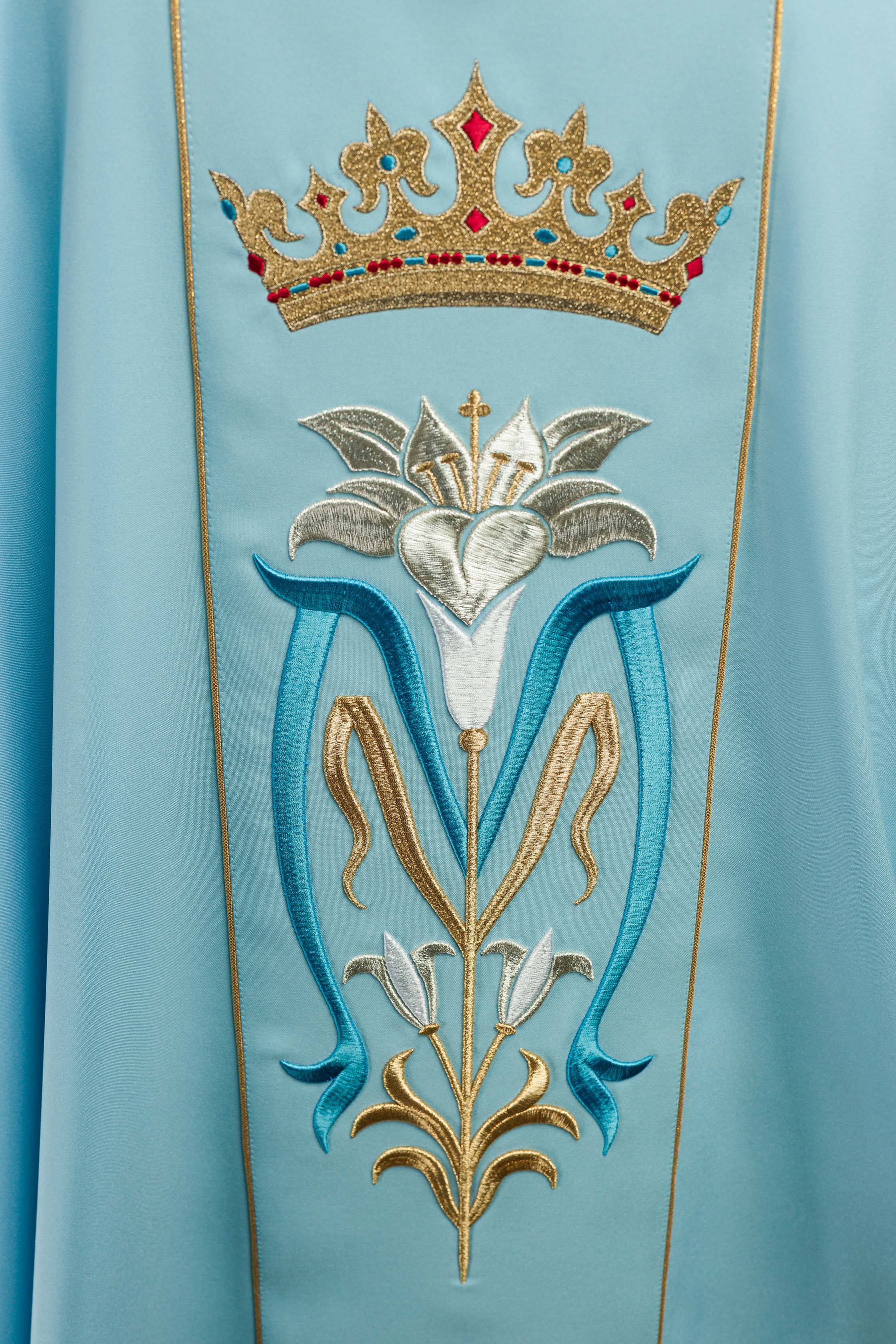 Casula liturgica mariana ricamata con corona blu