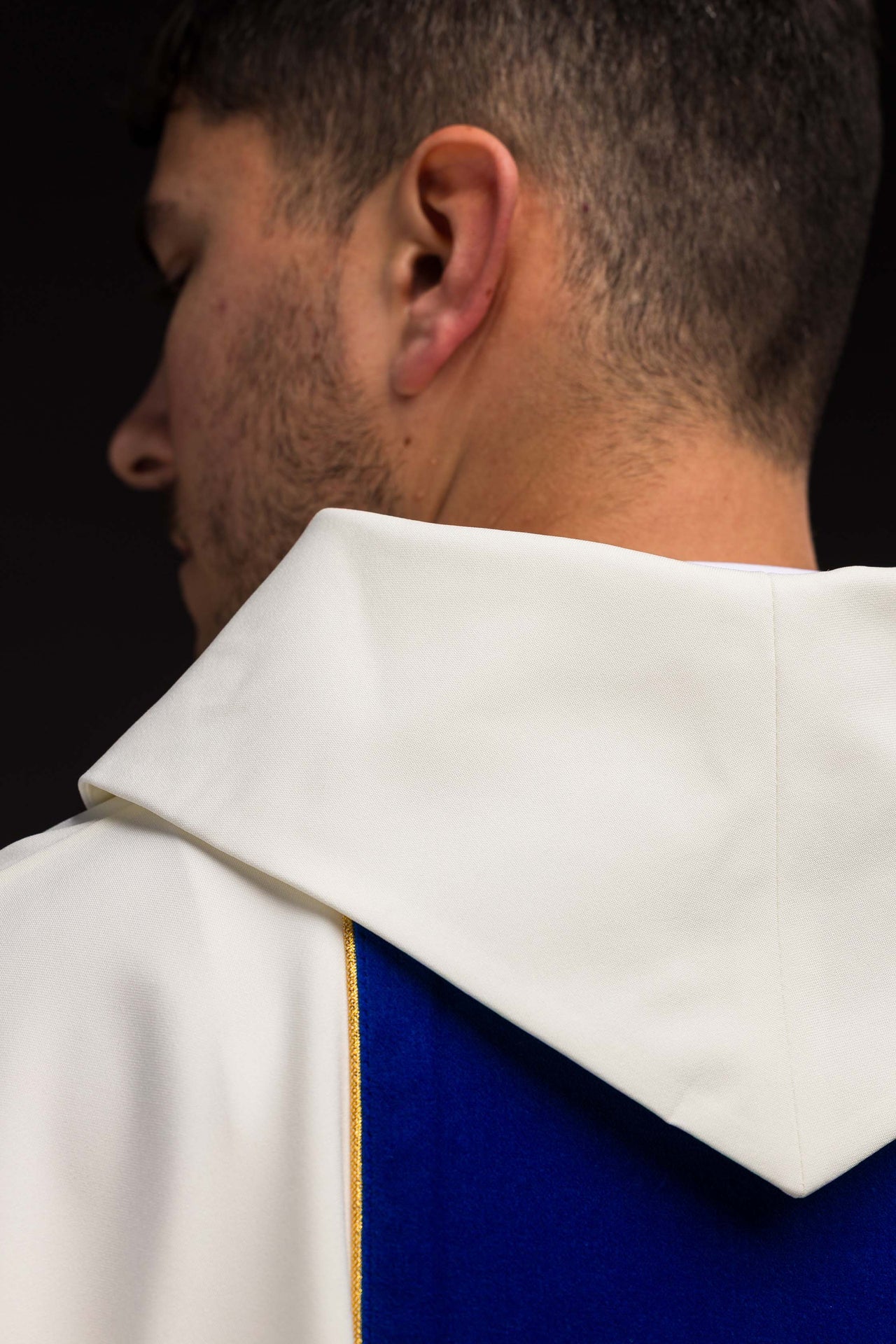 Casula liturgica mariana con fascia ricamata blu