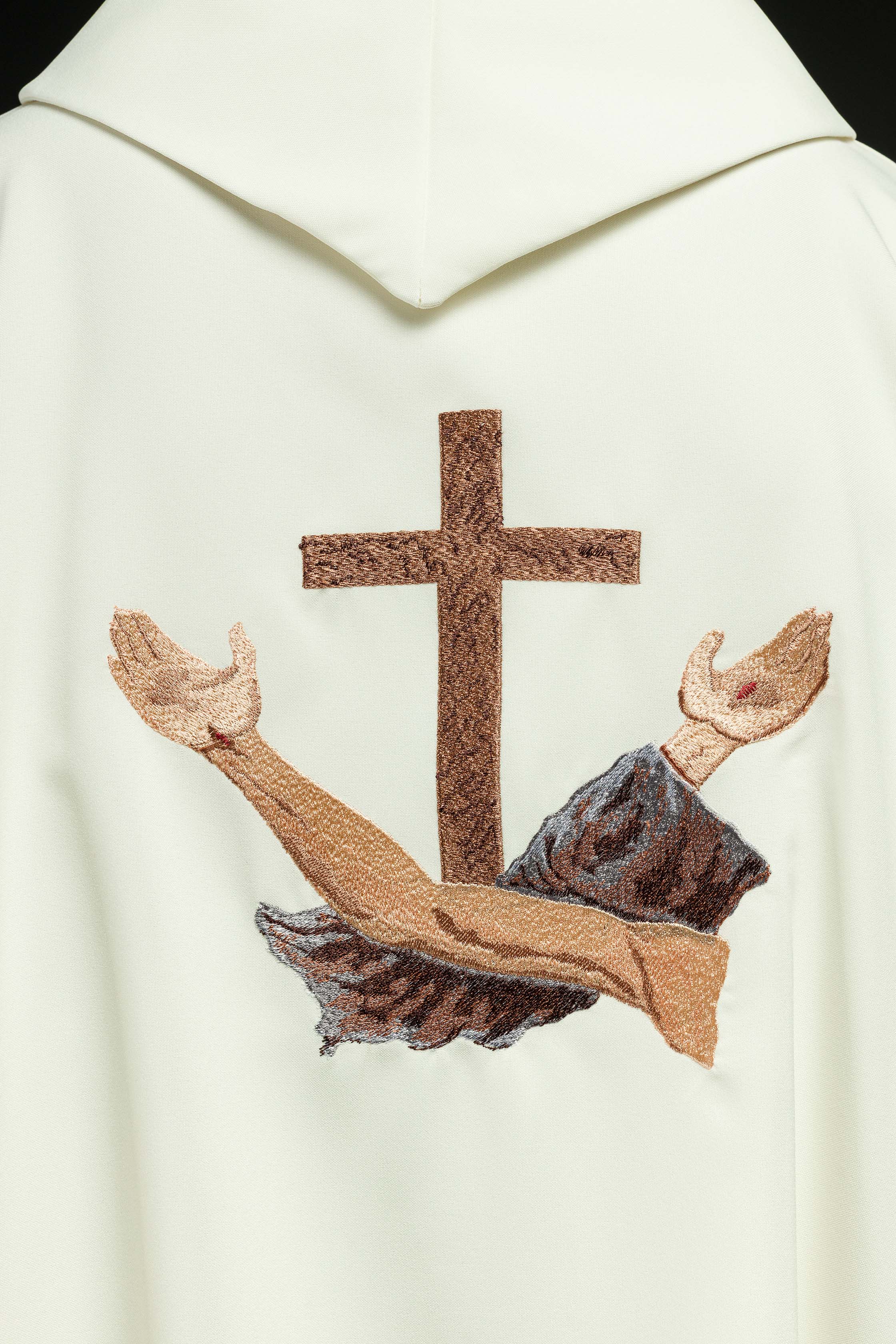 Casula liturgica con croce francescana