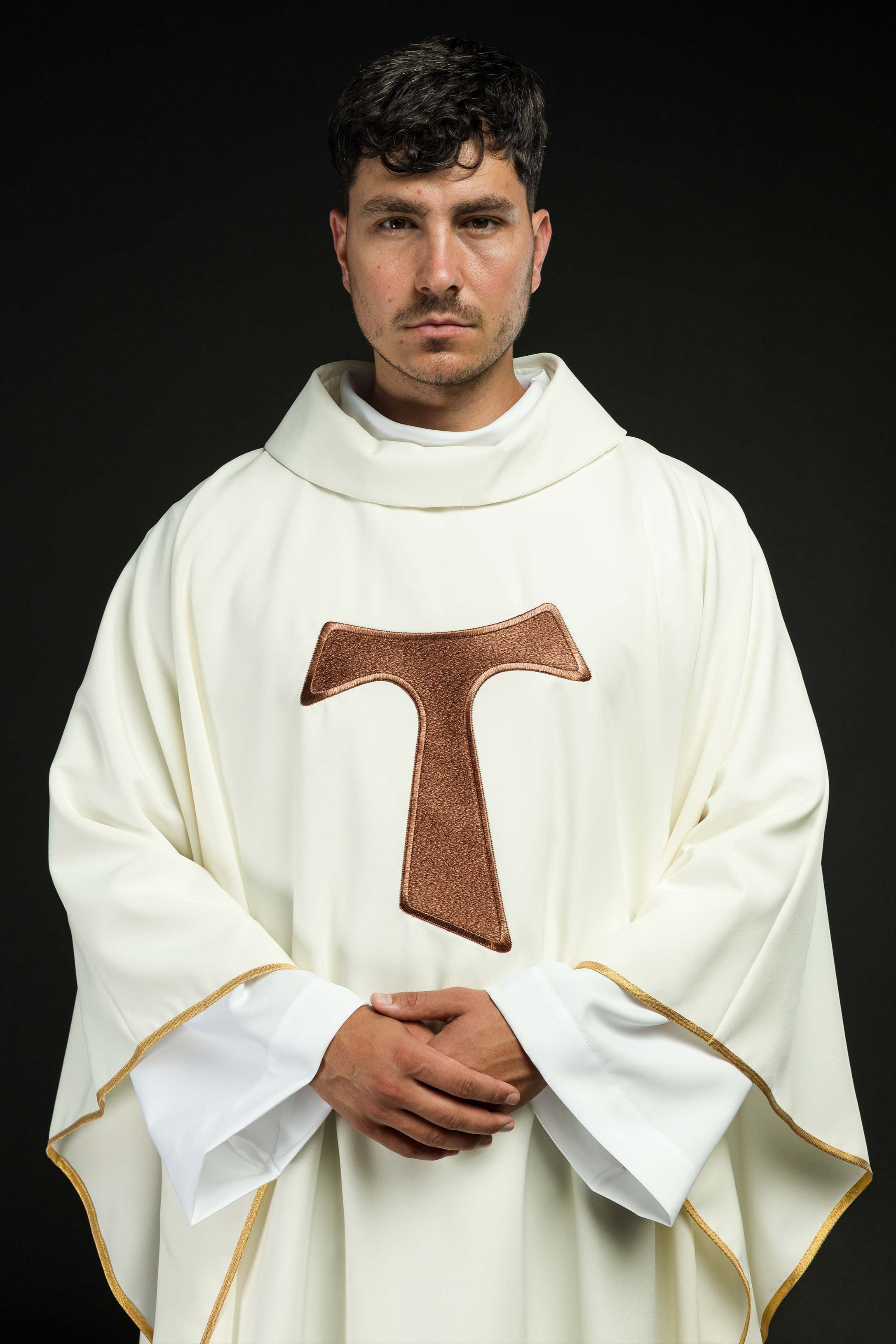 Casula liturgica con croce francescana