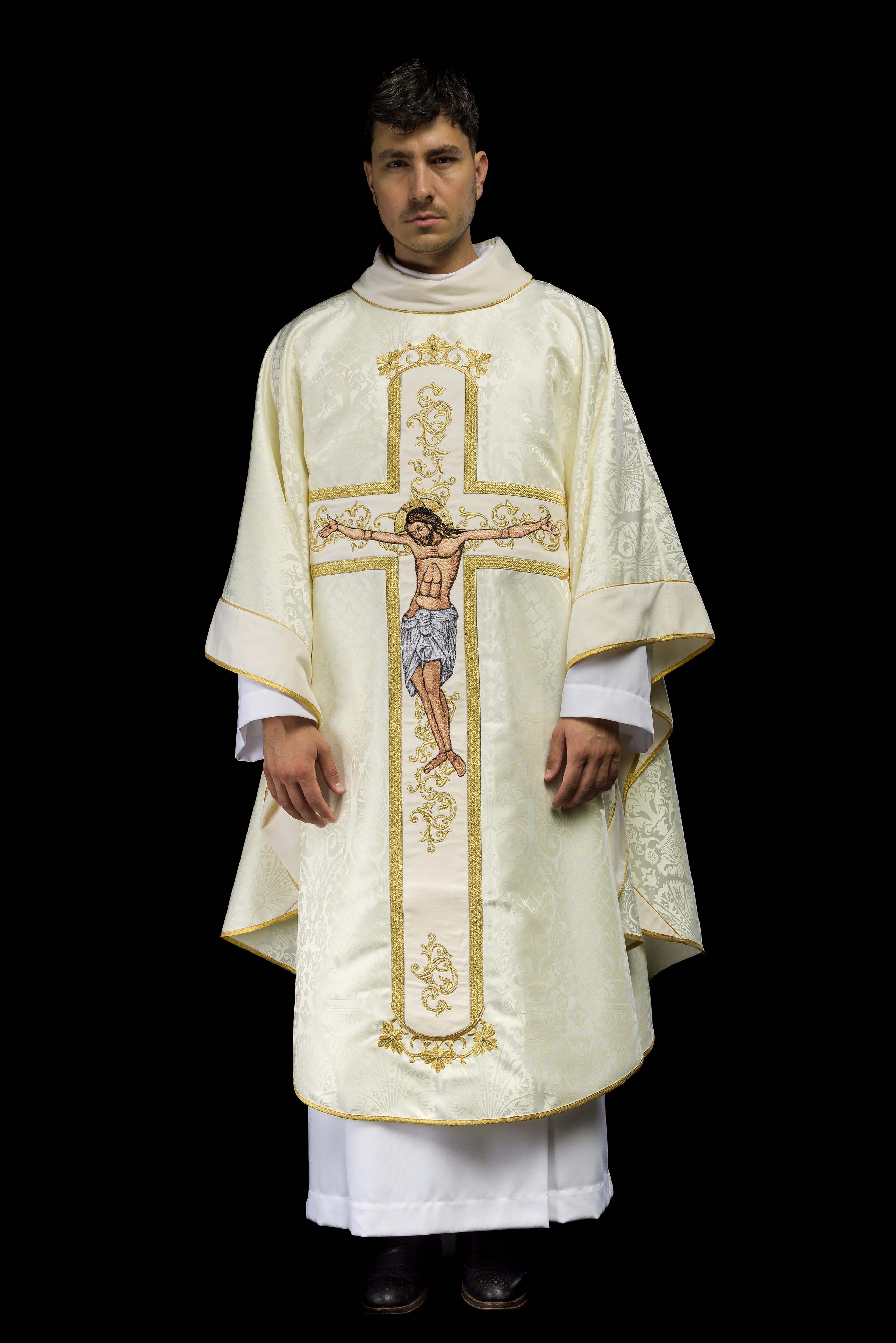 Casula con immagine di Gesù Cristo sulla croce color écru