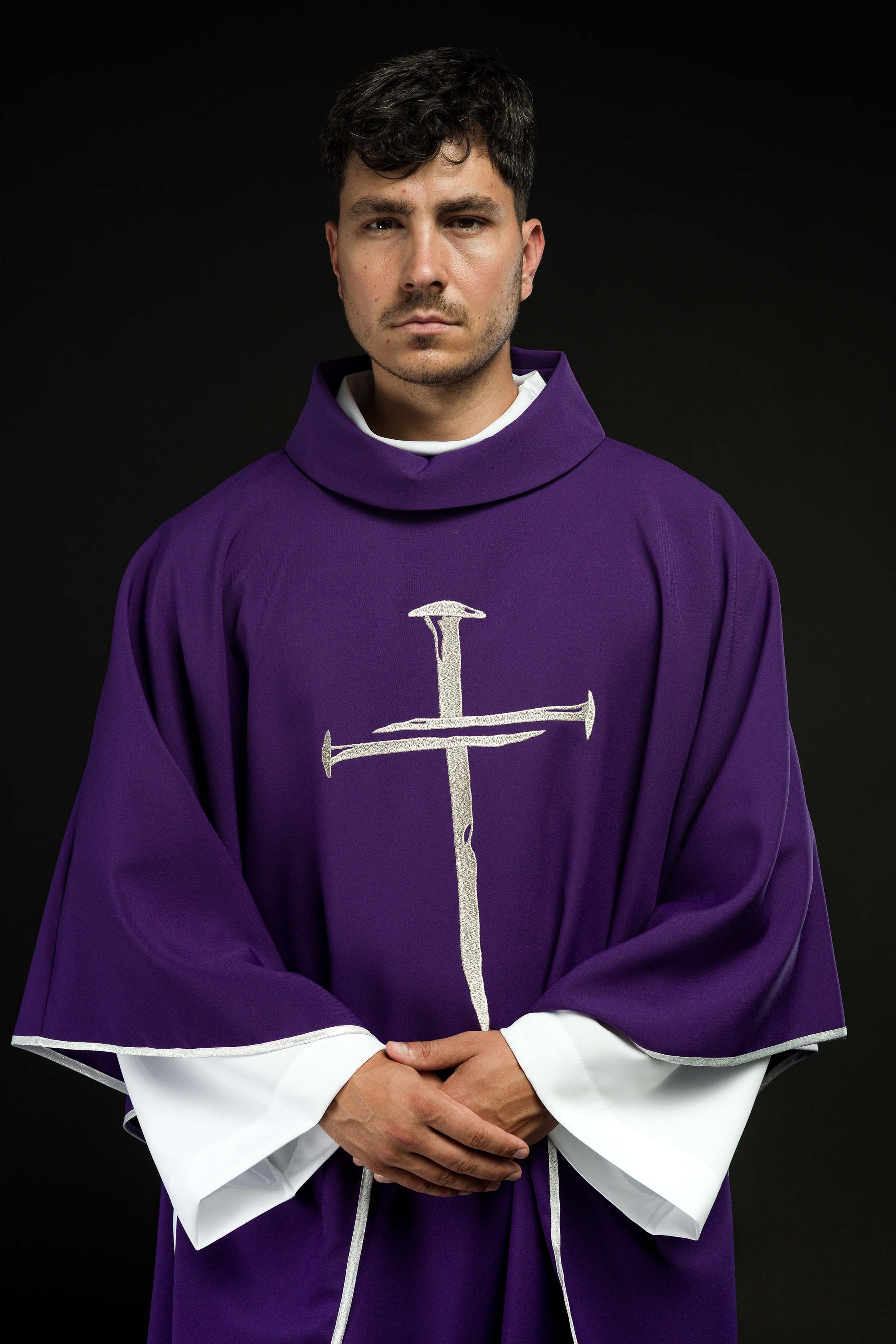 Casula Viola con ricamo Croce argentata Quaresima