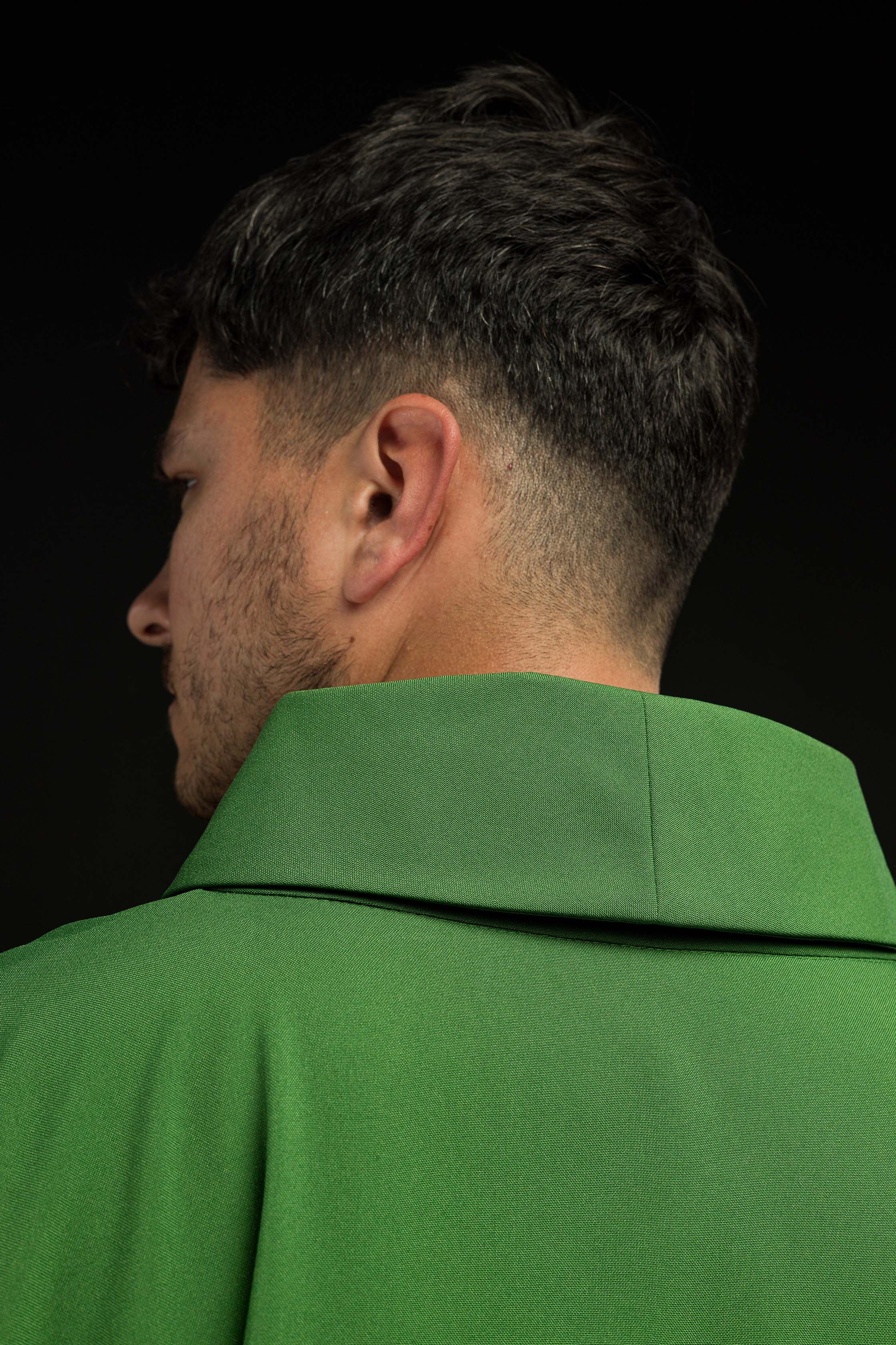 Casula verde con ricamo IHS in rilievo