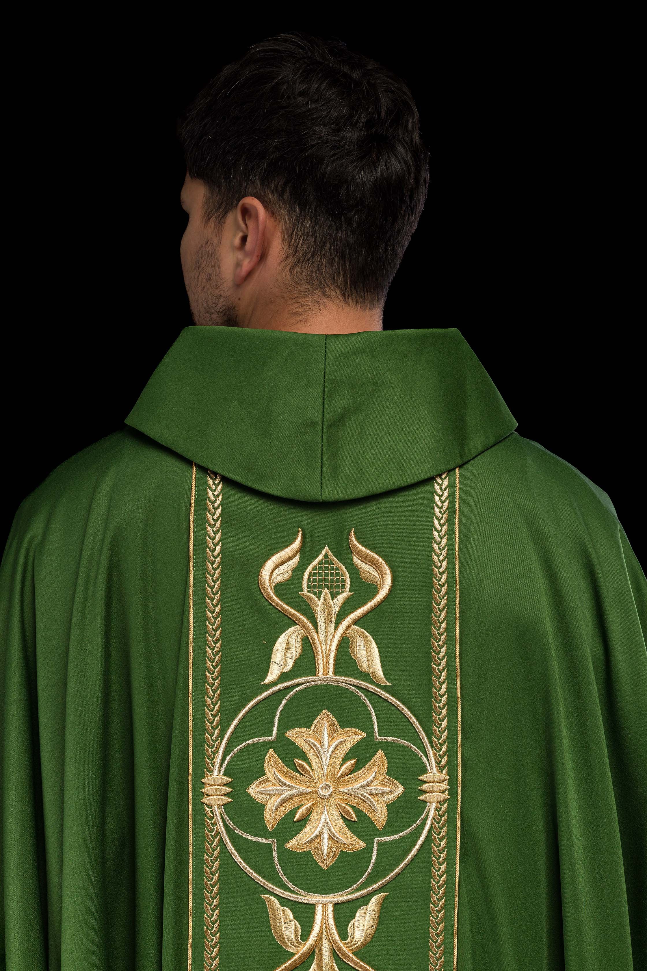 Casula ricamata Verde con Fascia Decorativa