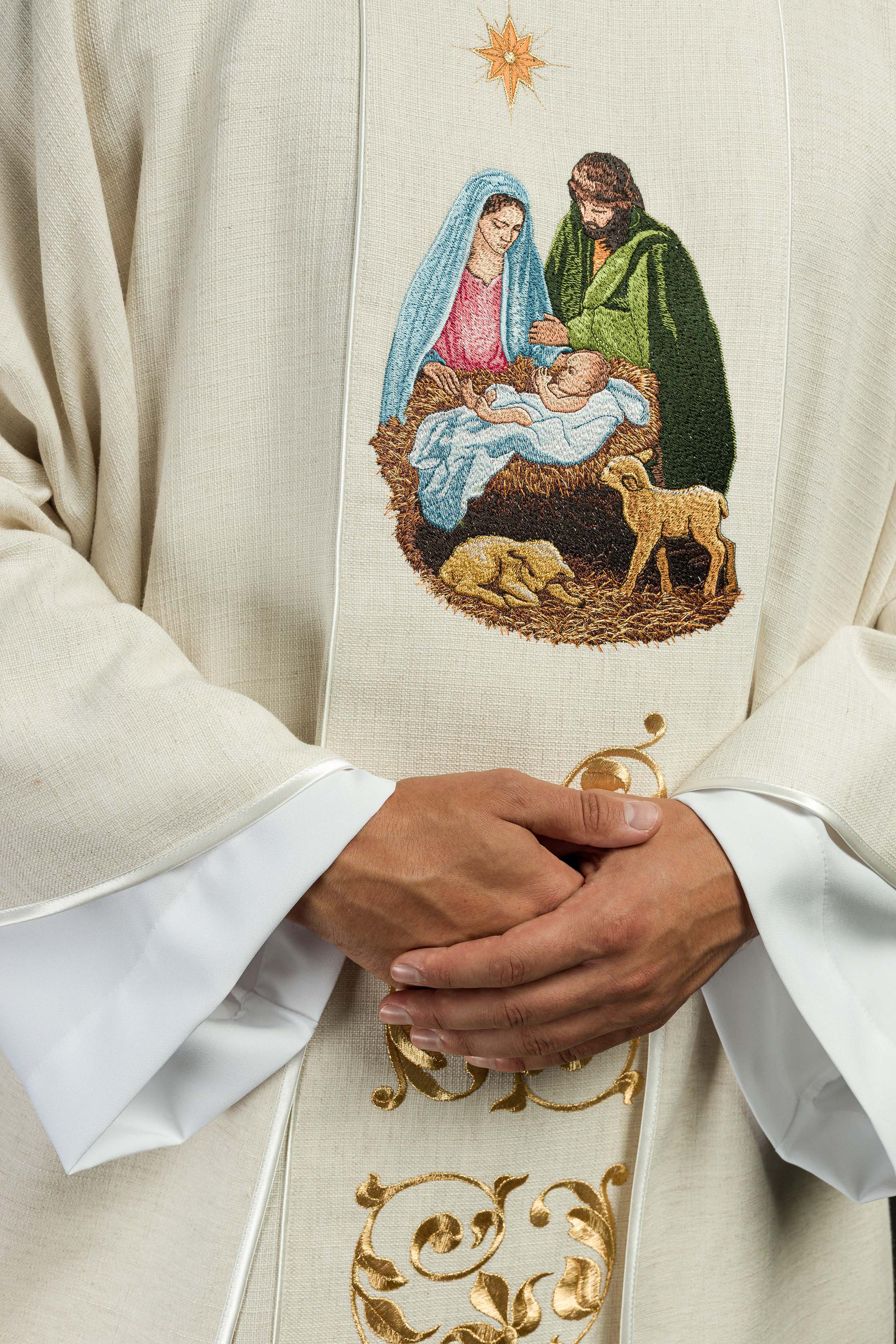 Casula ricamata con immagine della Sacra Famiglia tessuto naturale
