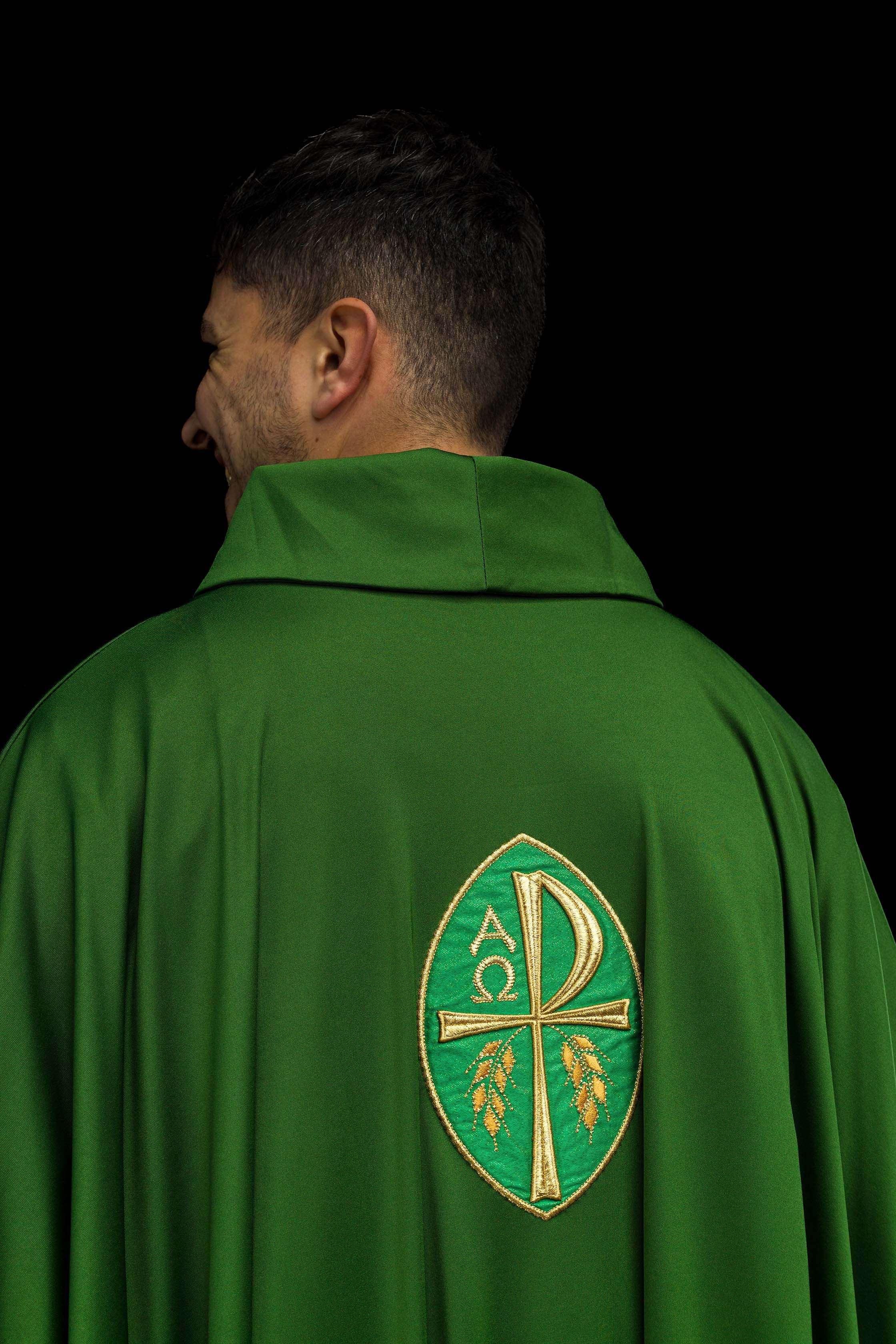 Casula ricamata con croce verde, maglia leggera SACROLITE