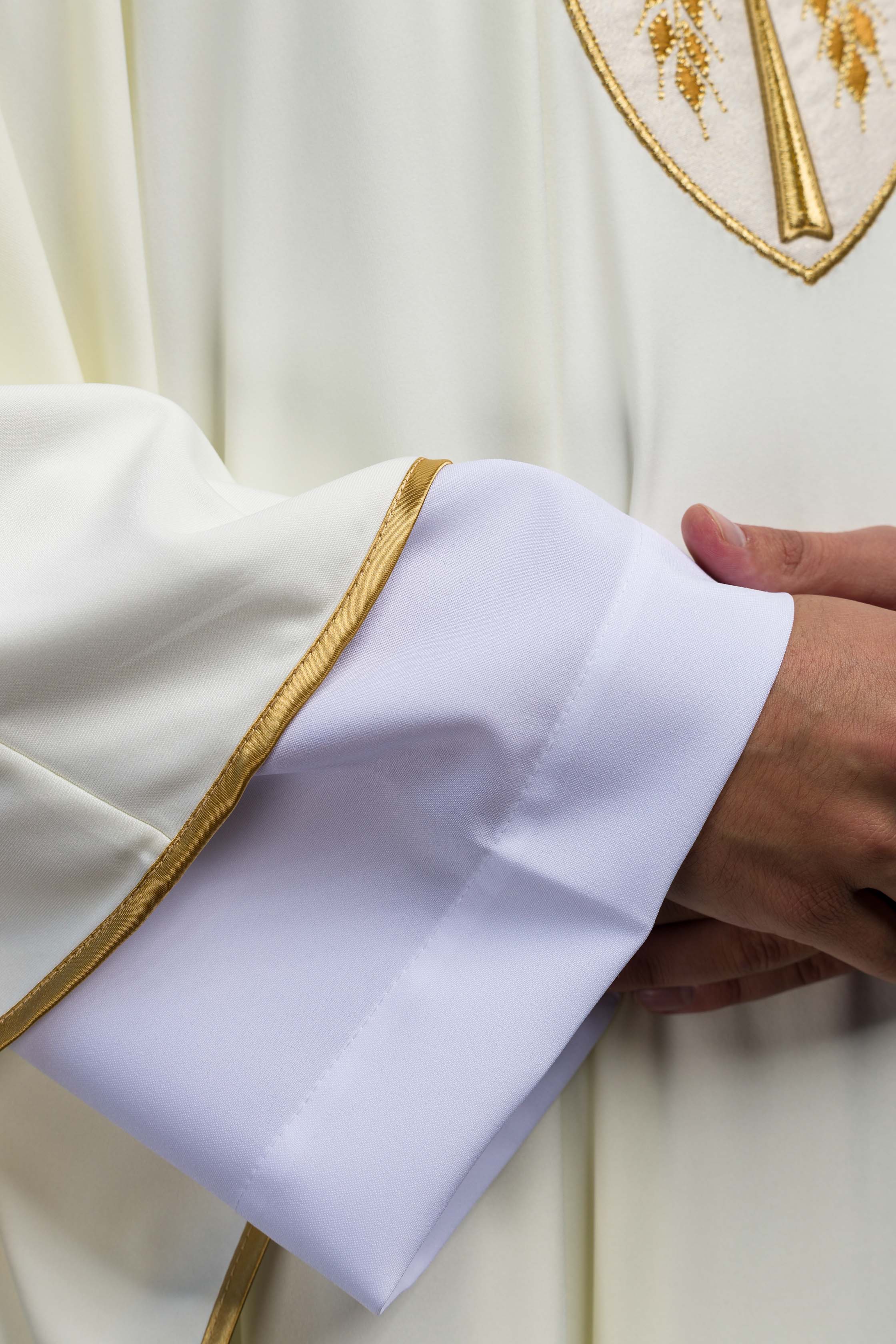 Casula ricamata Croce écru tessuto leggero SACROLITE