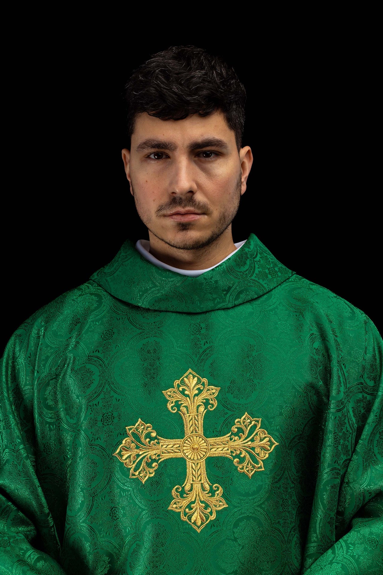 Casula verde con croce in tessuto jacquard