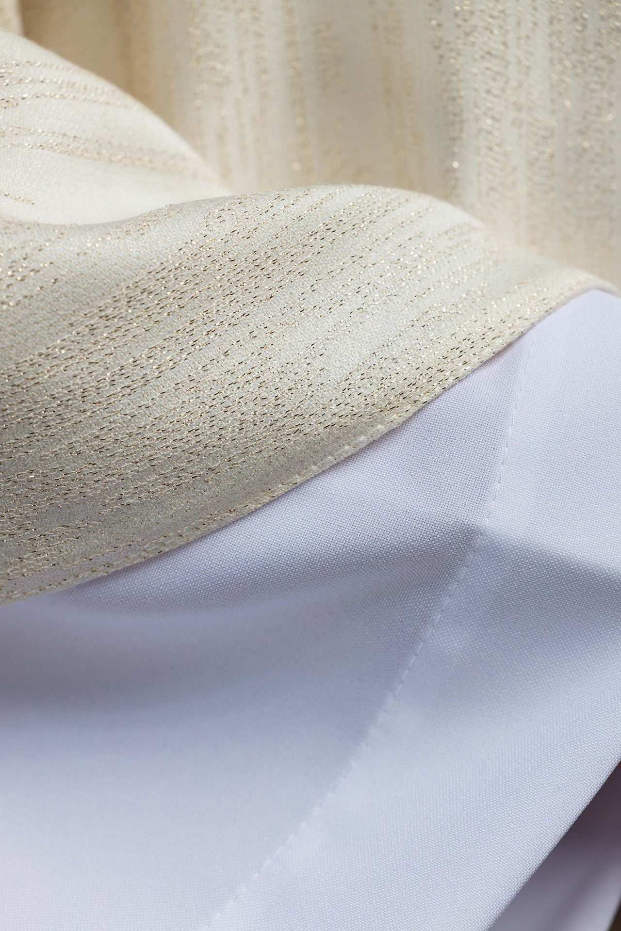 Casula ricamata con la Croce di Gerusalemme – Ecru