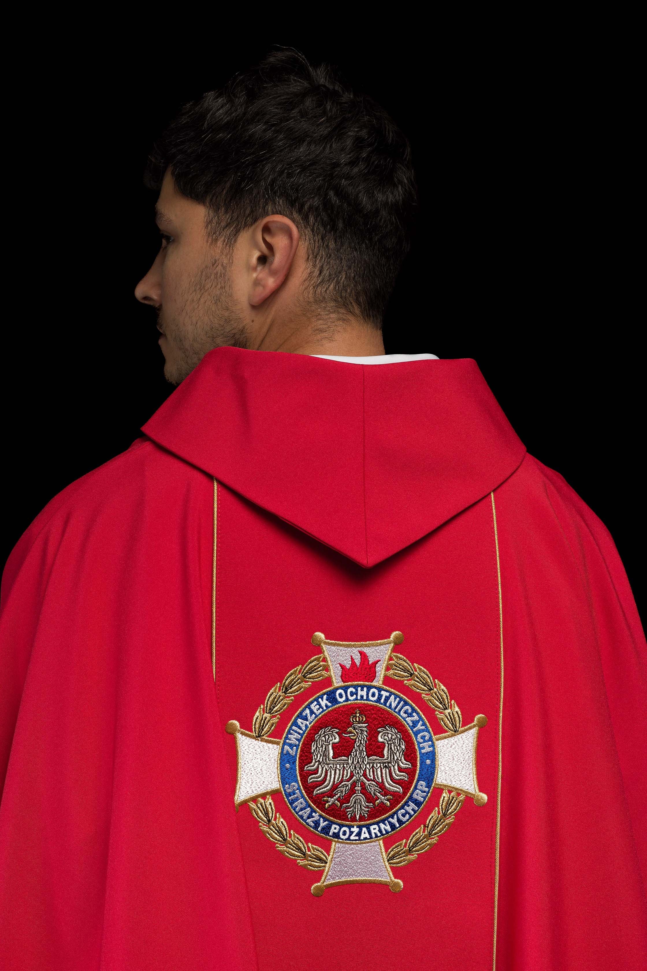 Casula riccamente ricamata con l'immagine di San Floriano