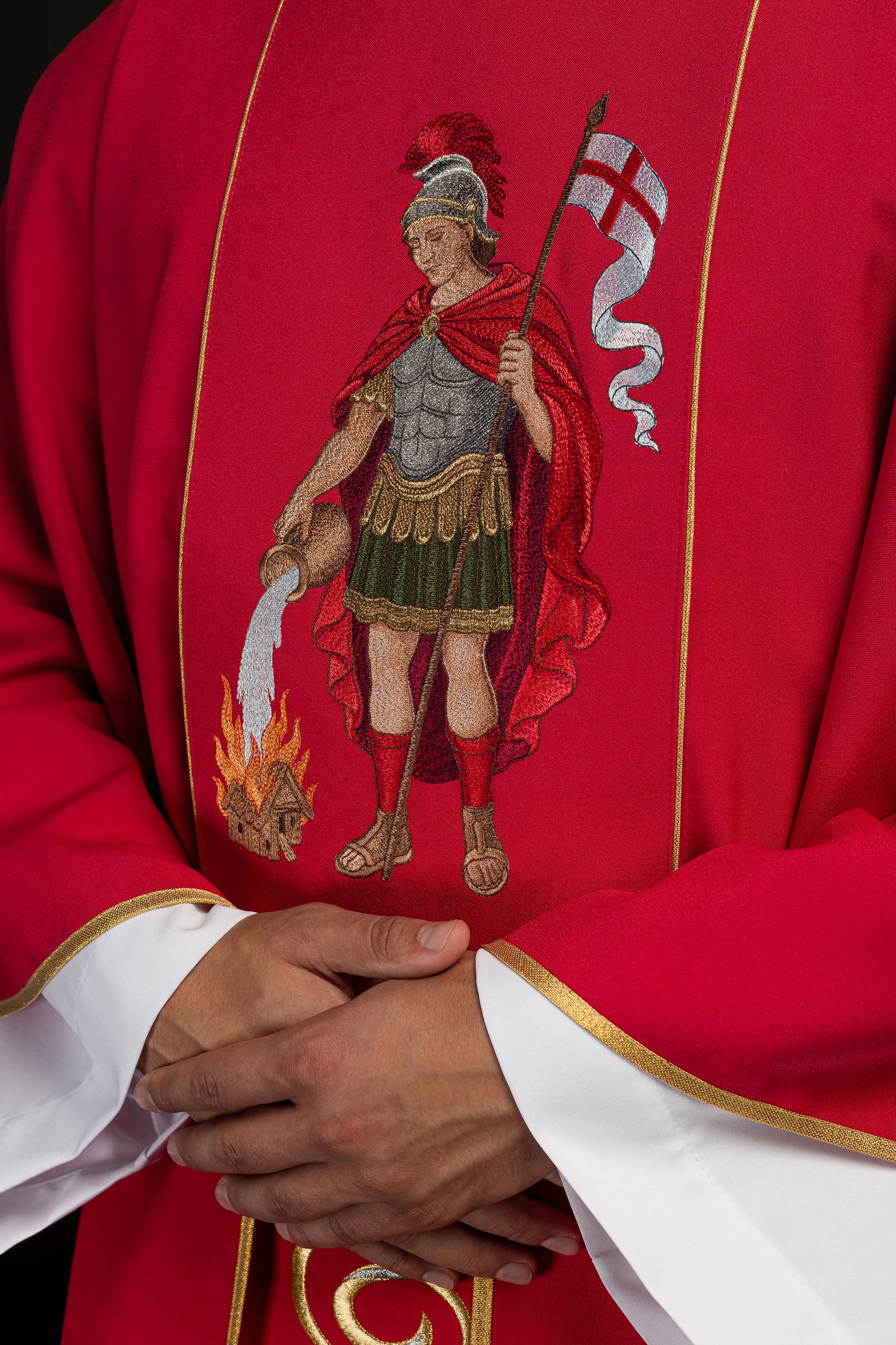 Casula riccamente ricamata con l'immagine di San Floriano