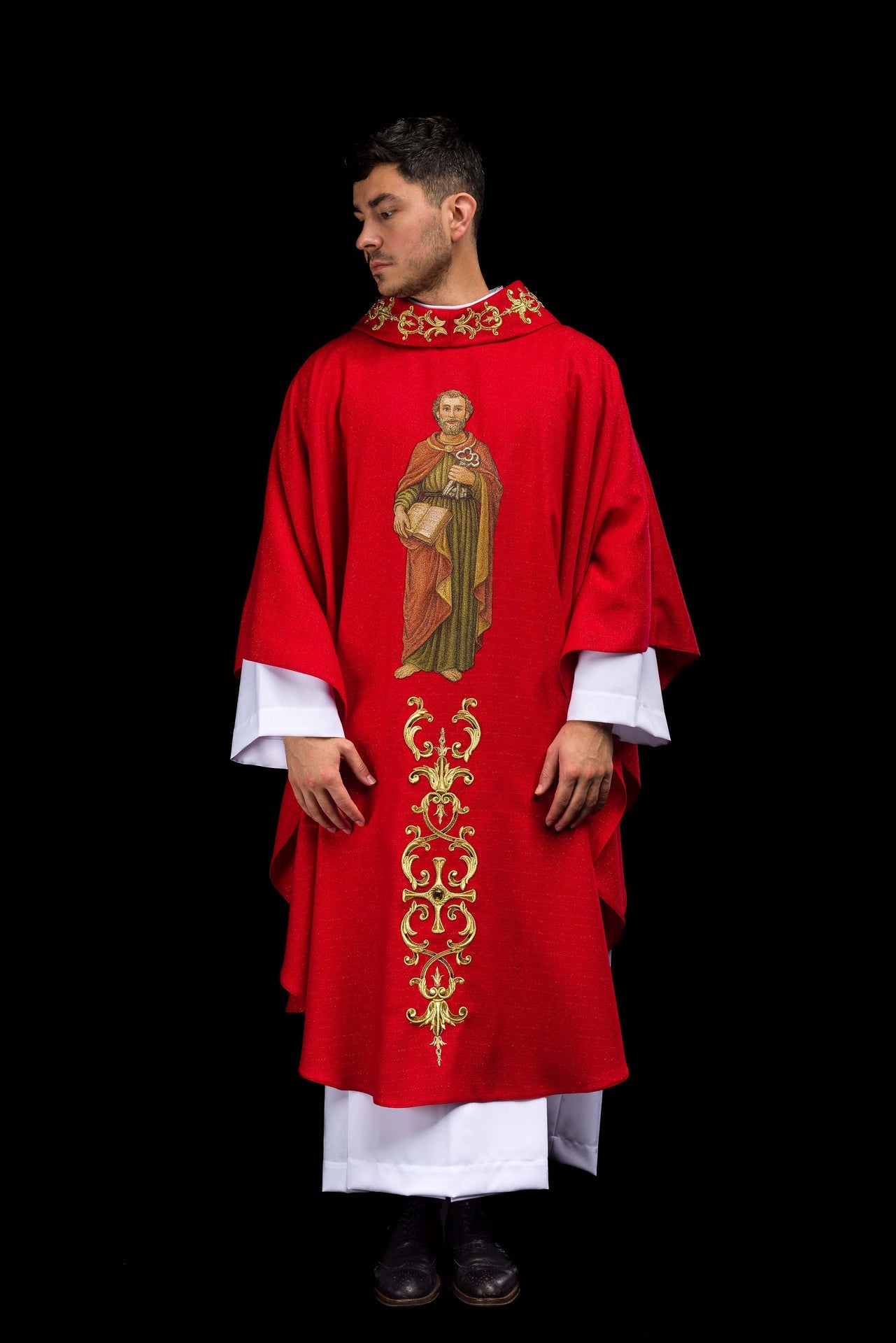 Casula riccamente ricamata con l’immagine di San Pietro Rossa