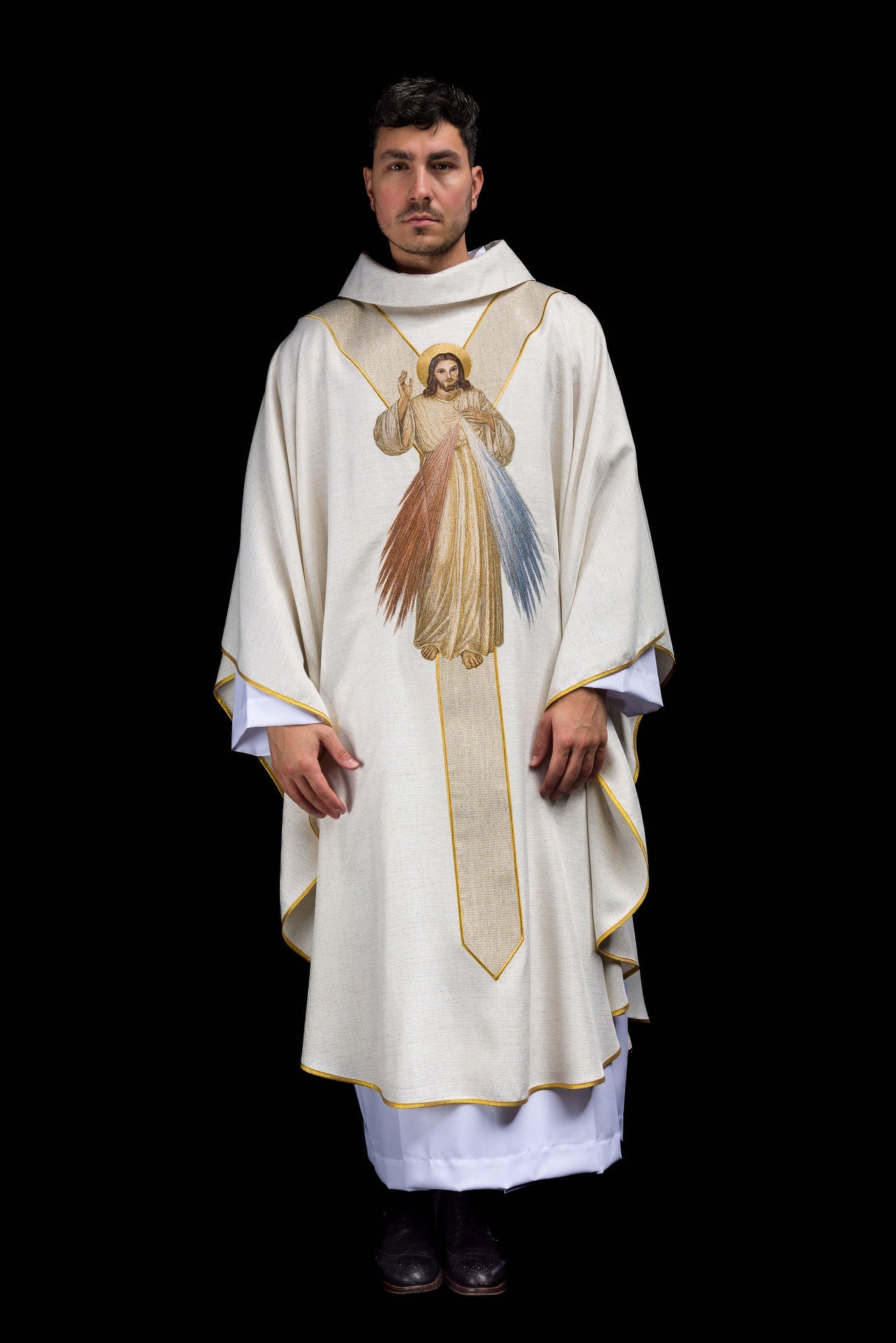 Casula ricamata con l’immagine di Gesù Misericordioso ecru
