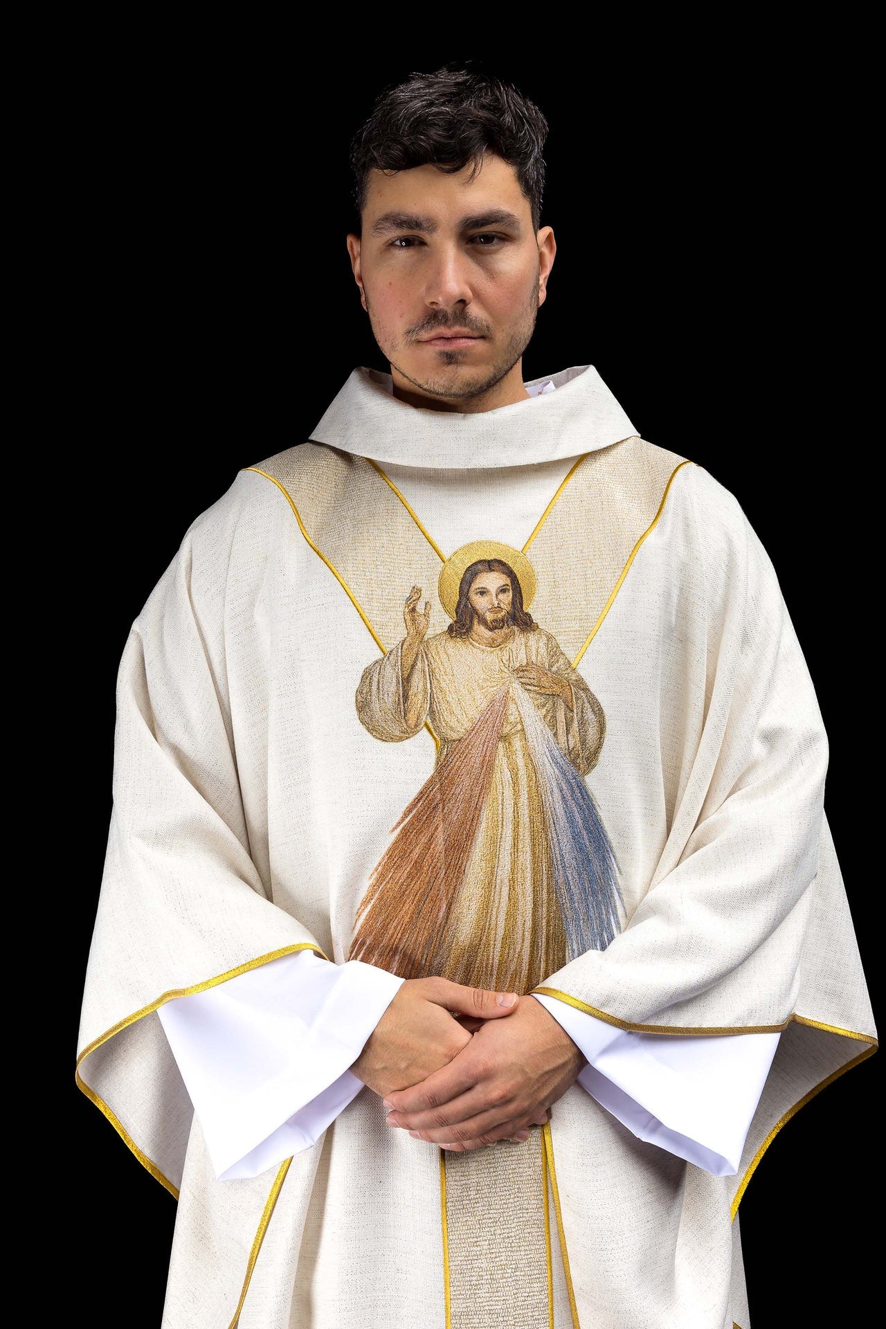 Casula ricamata con l’immagine di Gesù Misericordioso ecru