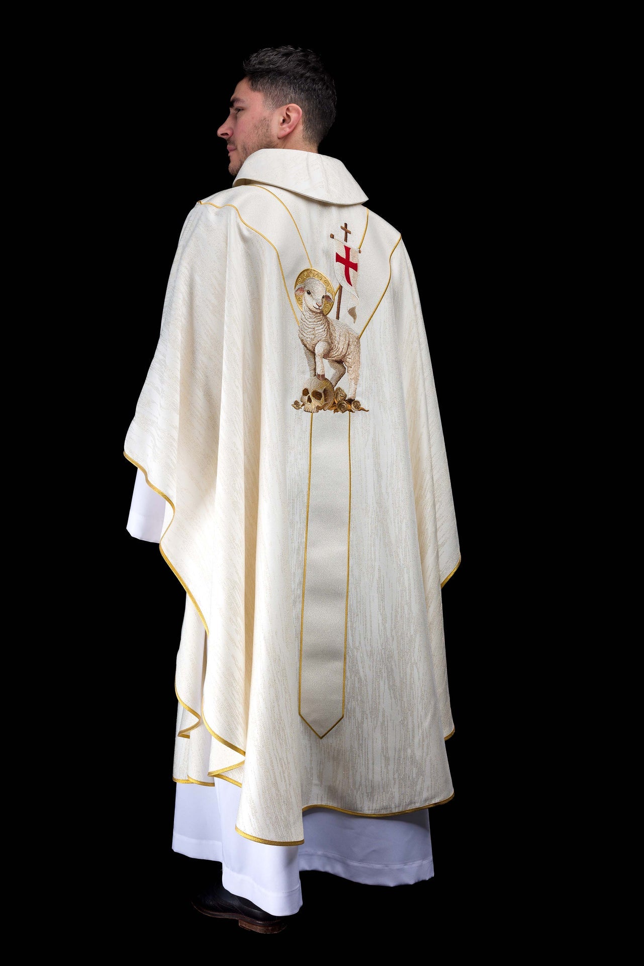 Ornat haftowany z wizerunkiem Jezusa Zmartwychwstałego i Baranka Wielkanocnego - ORNATY.PL