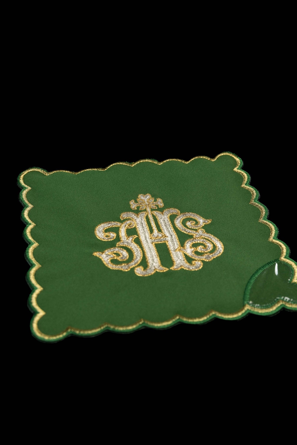 Set di quattro palle da calice ricamate con motivo IHS