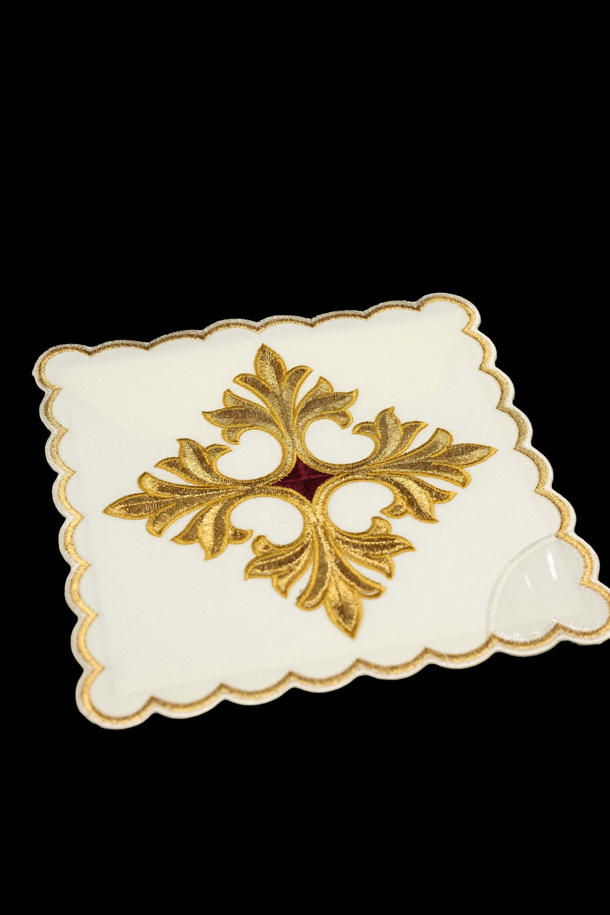 Set di quattro palle da calice con simbolo della croce ricamato