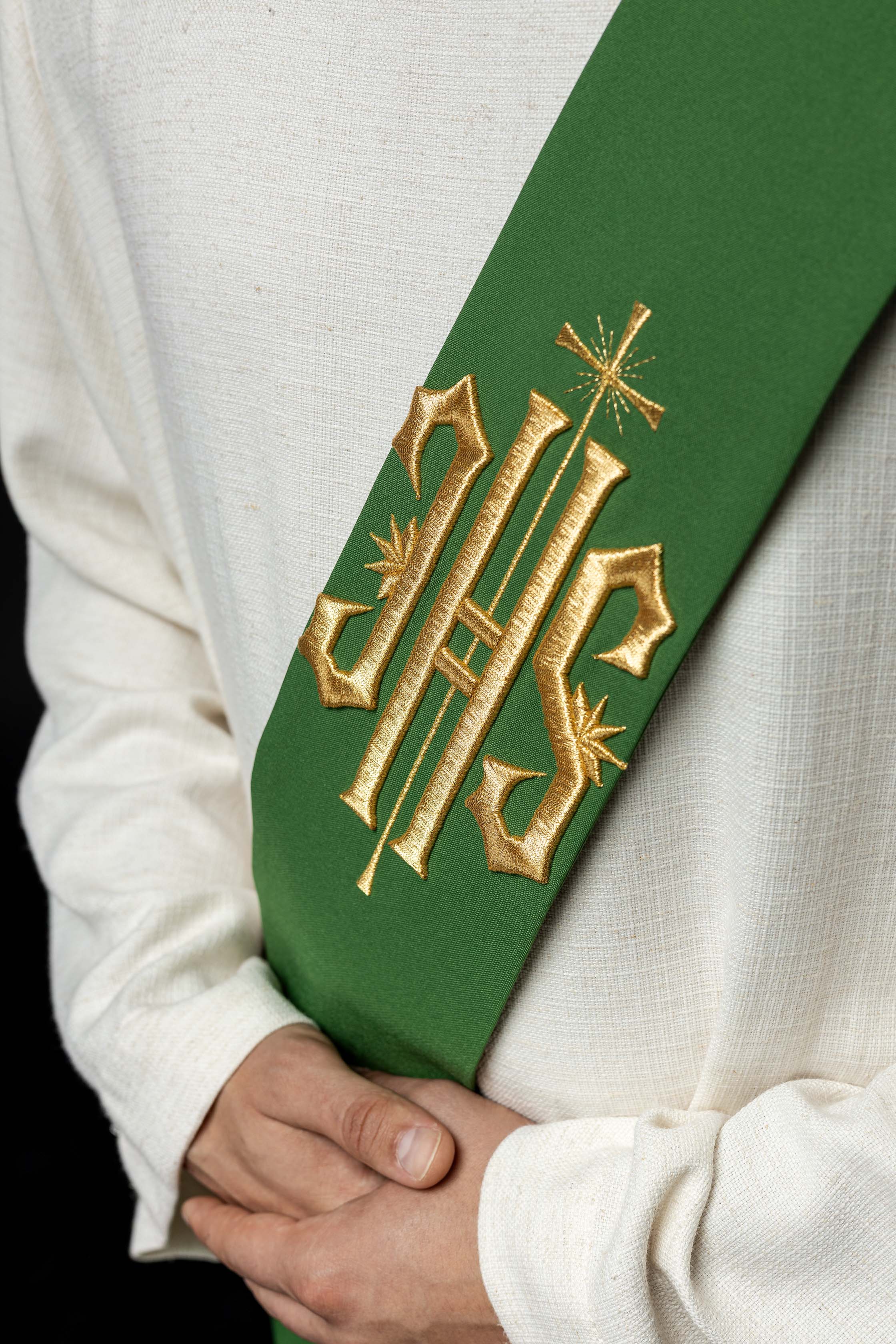 Stola diaconale ricamata IHS con Croce Verde