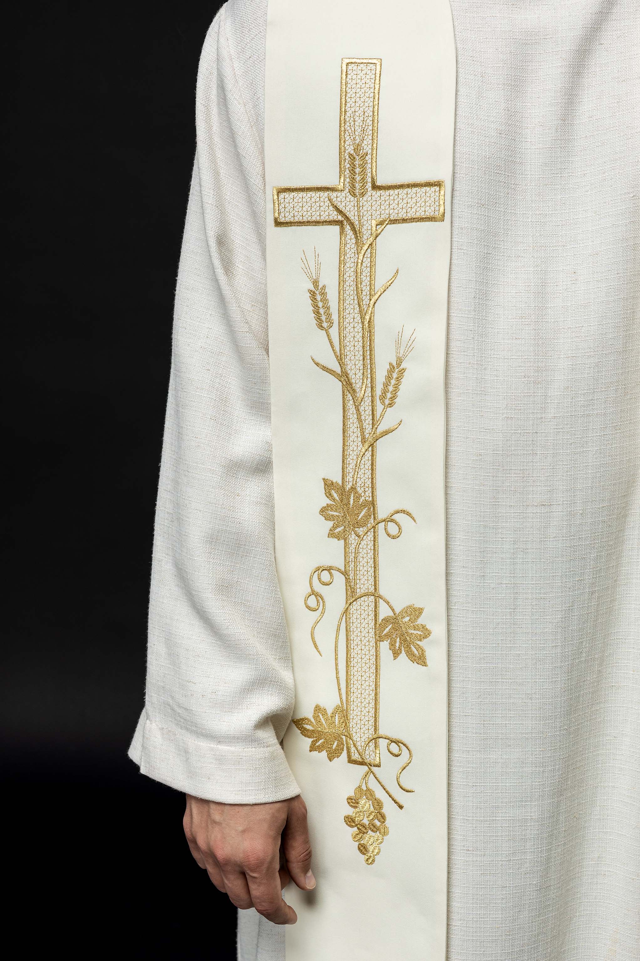 Stola écru ricamata Alpha e Omega