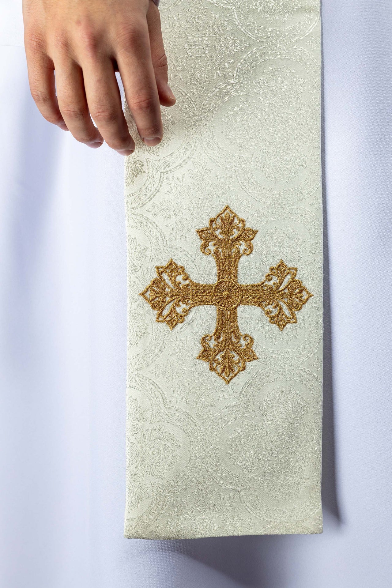 Stuła haftowana z motywem Krzyża ecru tkanina żakardowa - ORNATY.PL